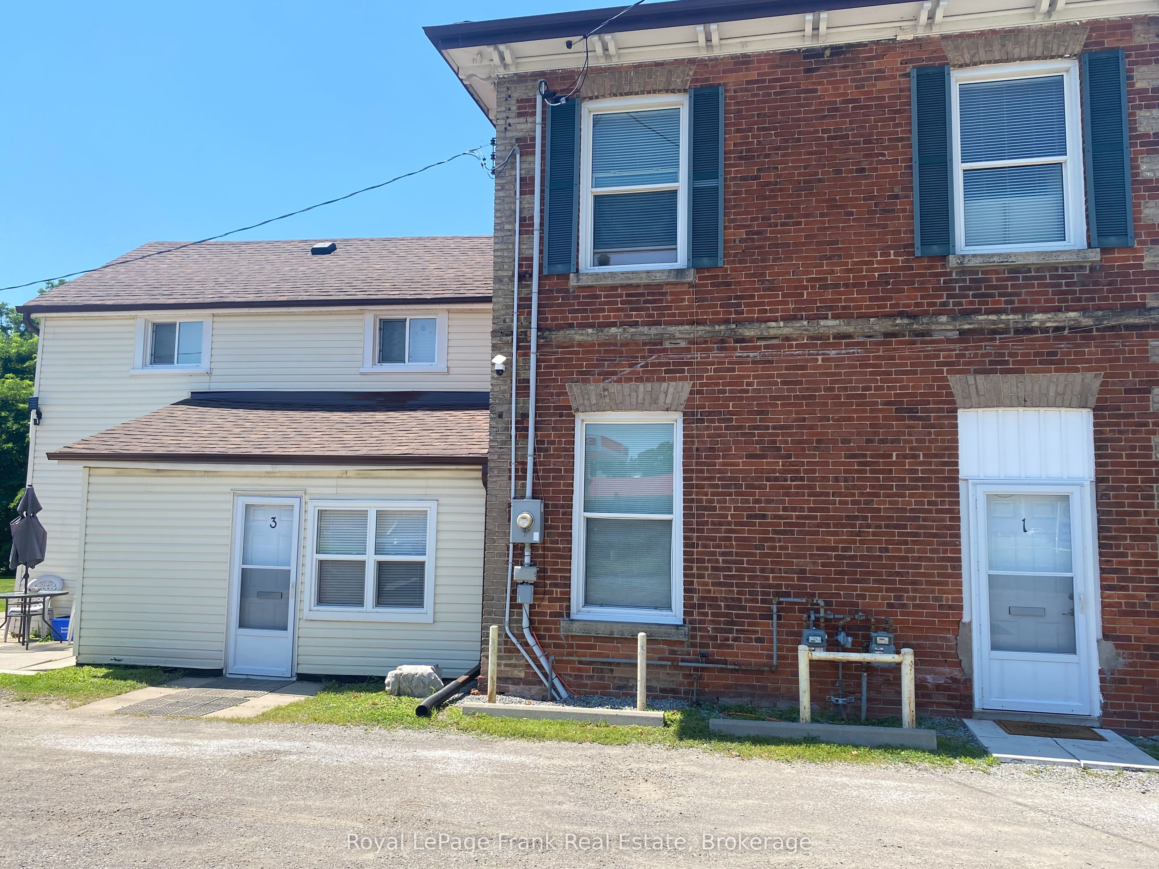 859 Dundas Street W 3, Whitby, ON L1N 2N6 photo 2