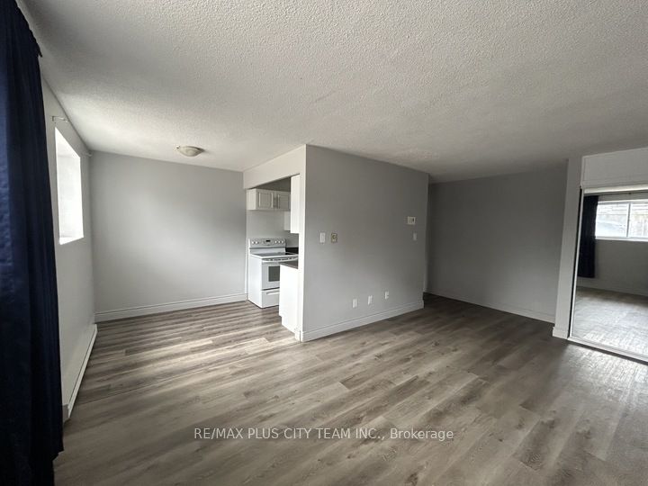 200 Park Road 101, Oshawa, ON L1J 4L8 photo 3