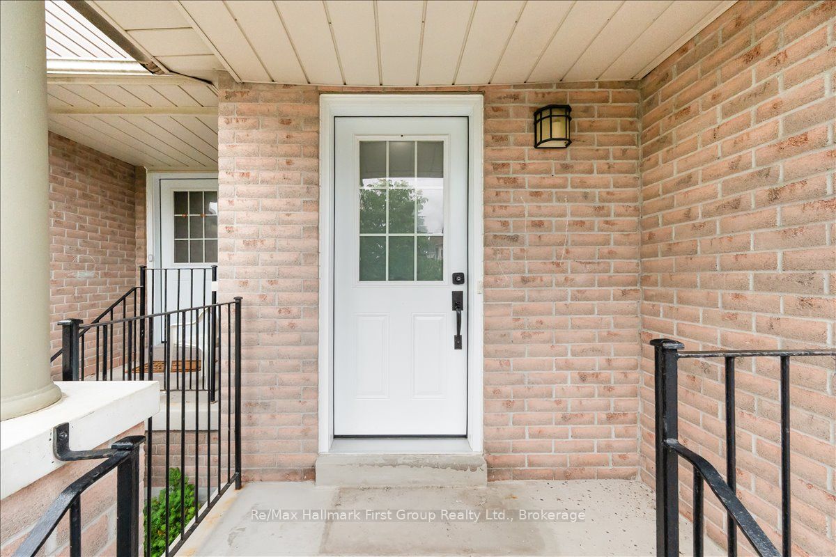 9 Alexis Way, Whitby, ON L1R 2N9 photo 2