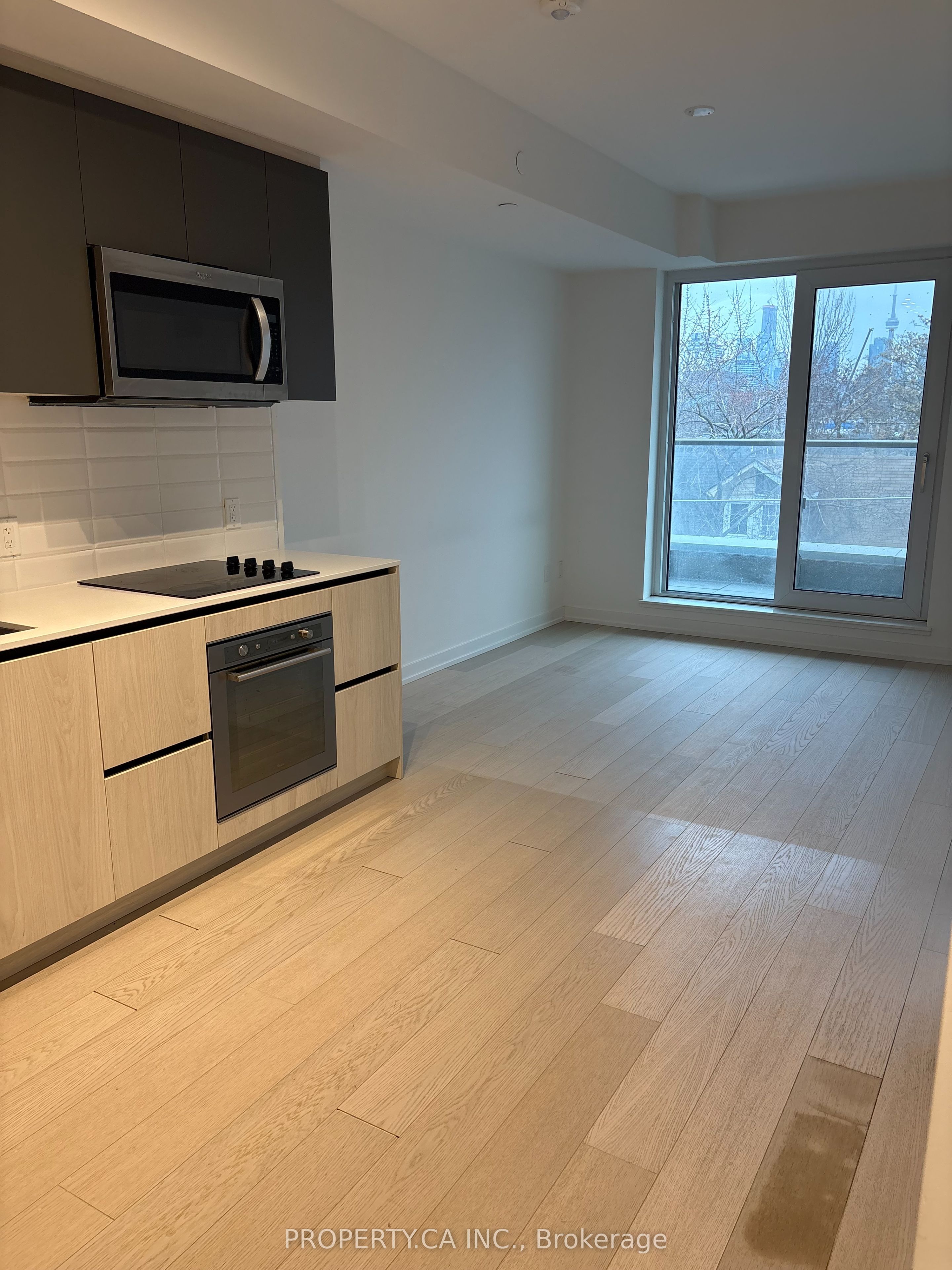 150 Logan Avenue 413, Toronto, ON M4M 0E4 photo 3