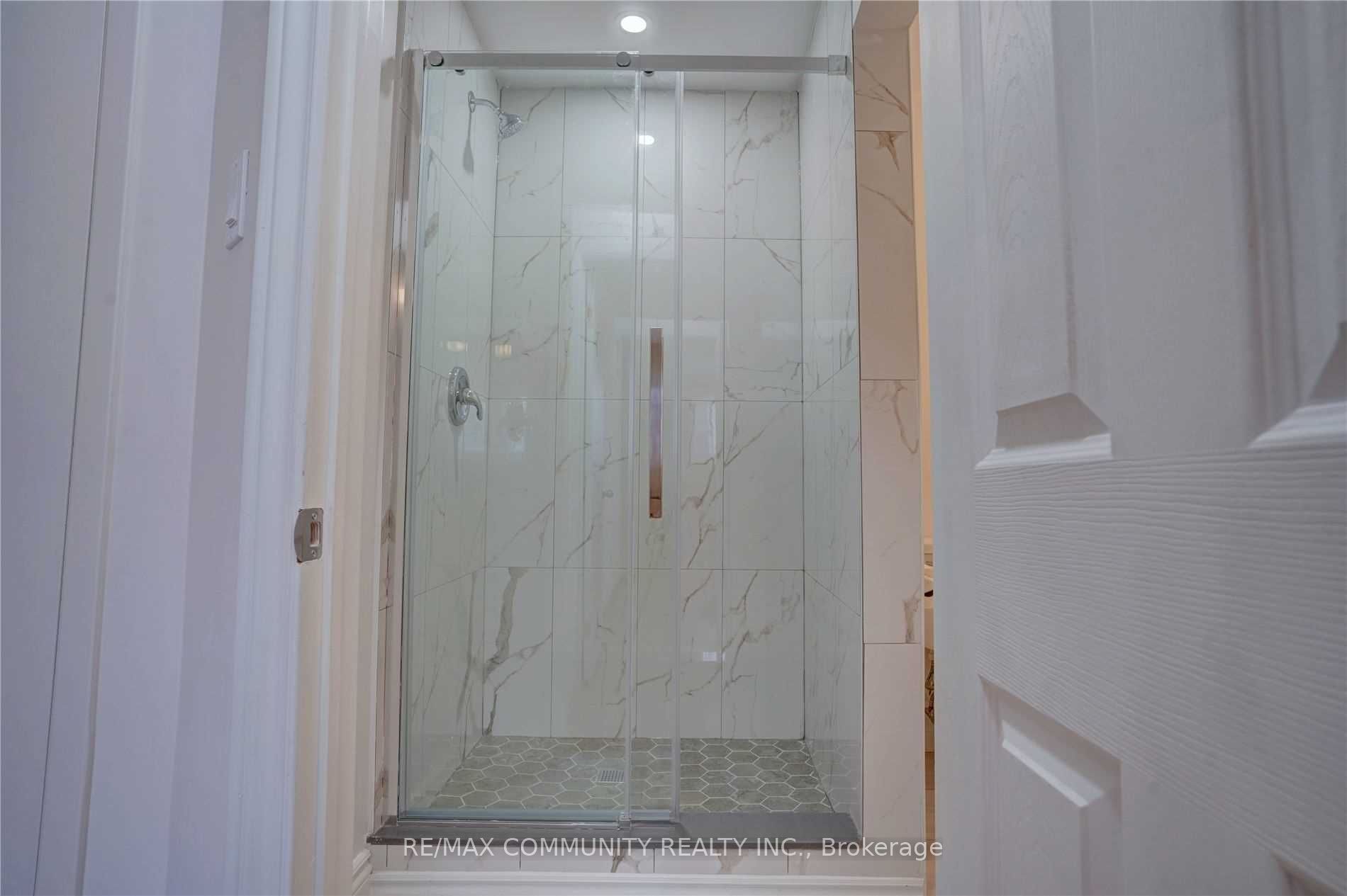 435 Maplewood Drive, Oshawa, ON L1G 5R7 photo 5