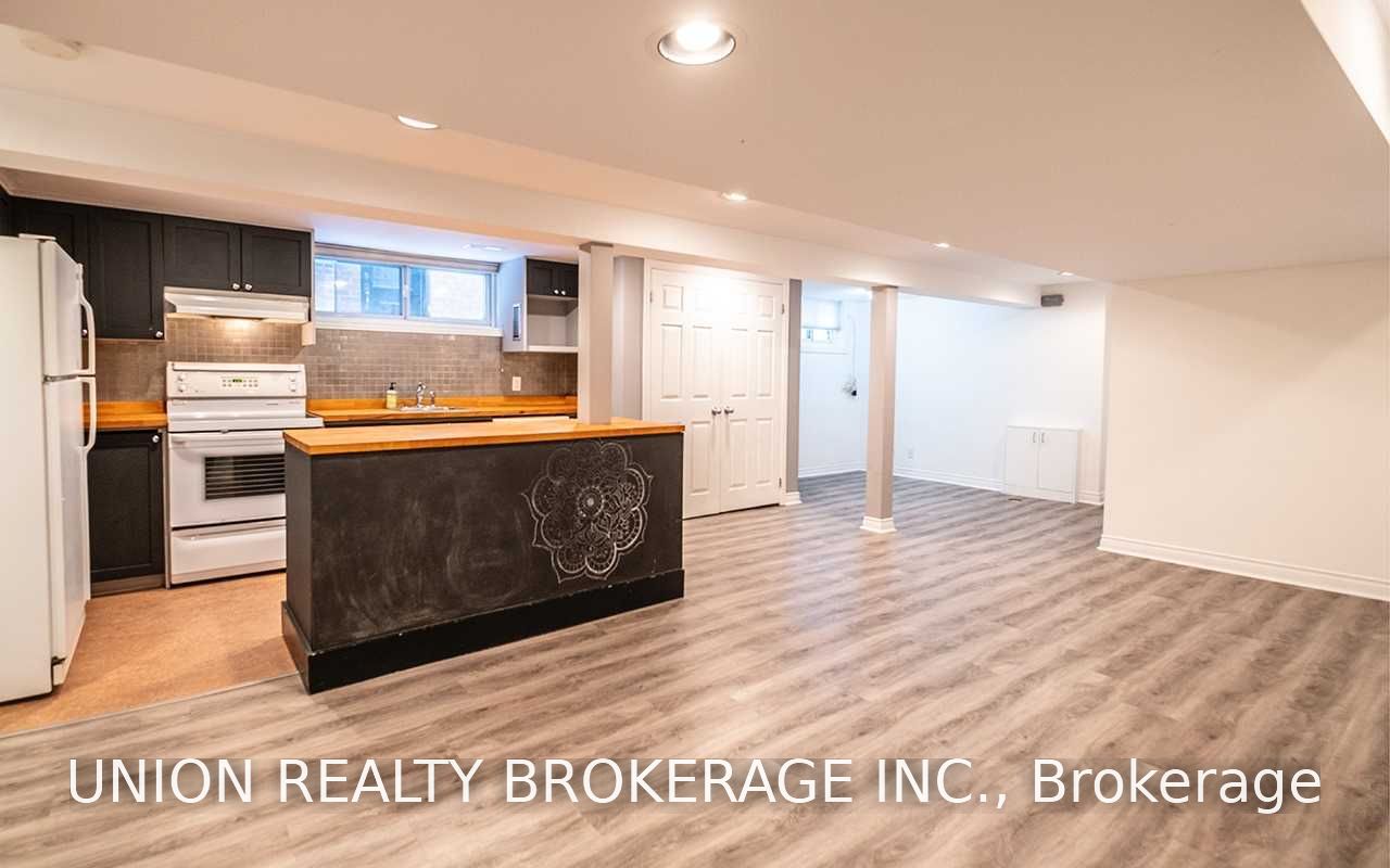 15 Blantyre Avenue Lower, Toronto, ON M1N 2R3 photo 2