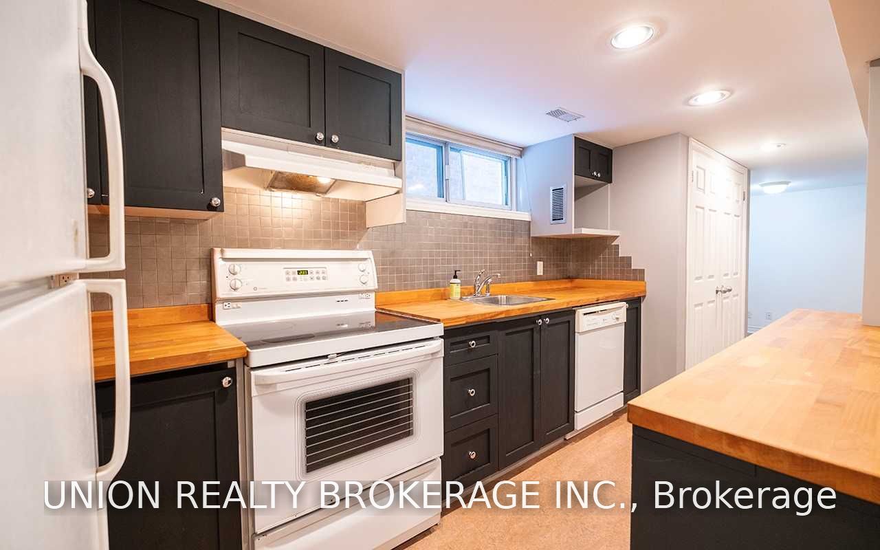 15 Blantyre Avenue Lower, Toronto, ON M1N 2R3 photo 3