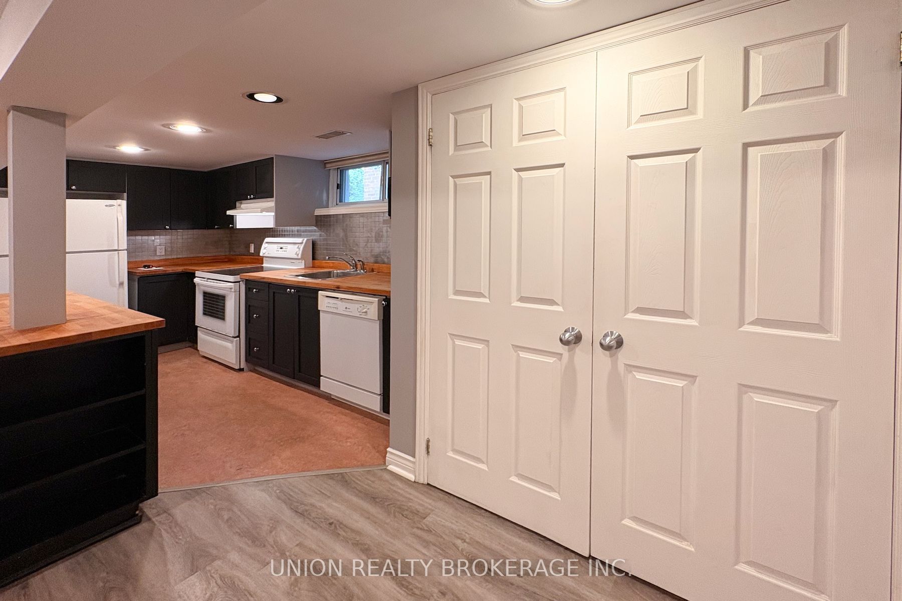 15 Blantyre Avenue Lower, Toronto, ON M1N 2R3 photo 4