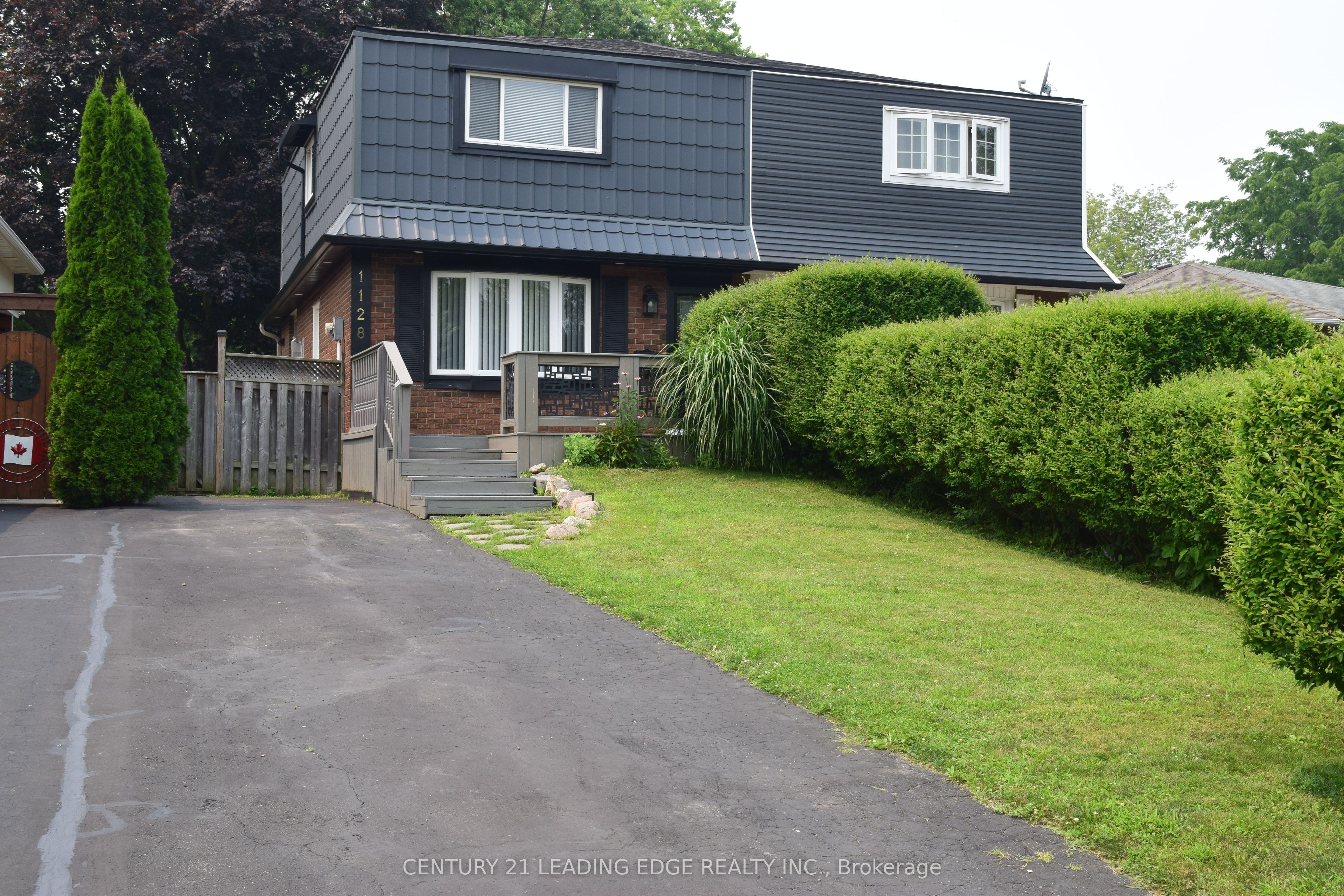 1128 Valley Court N, Oshawa, ON L1J 3M5