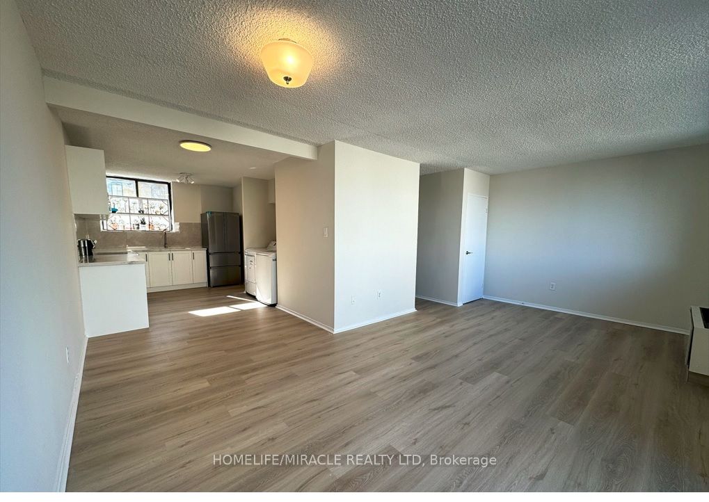665 Kennedy Road 303, Toronto, ON M1K 5E2