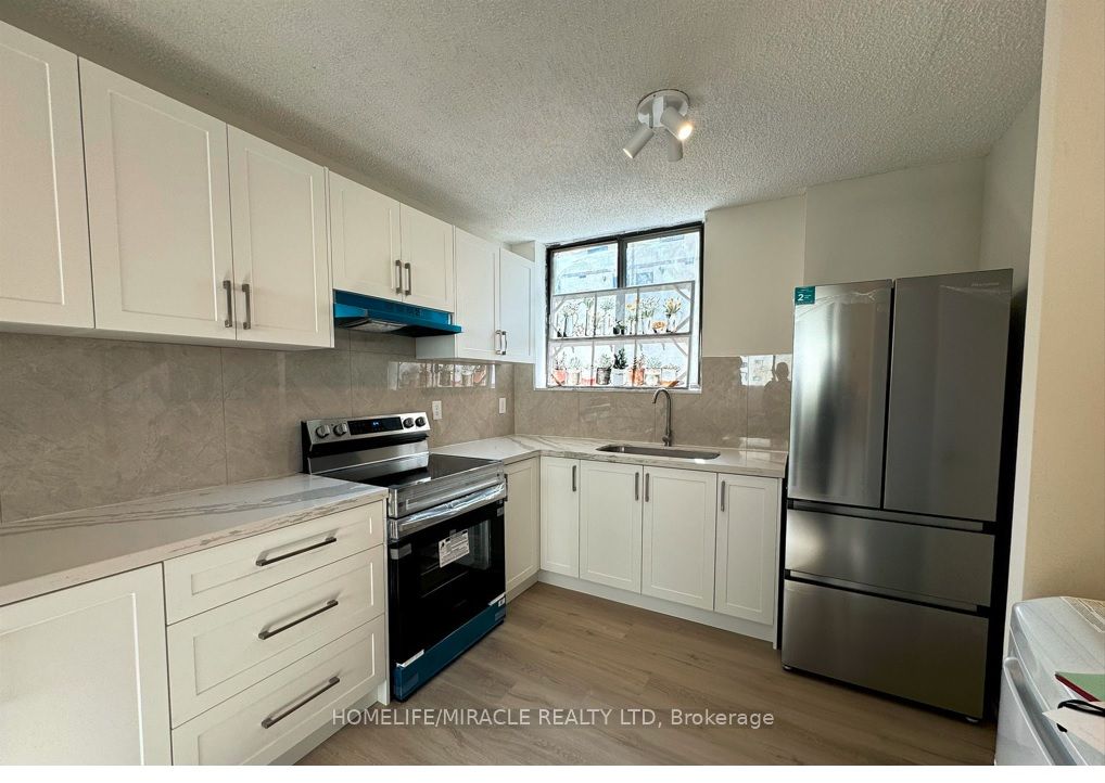 665 Kennedy Road 303, Toronto, ON M1K 5E2 photo 2