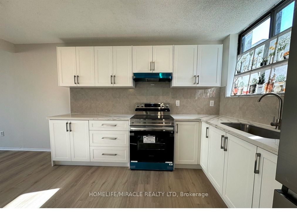 665 Kennedy Road 303, Toronto, ON M1K 5E2 photo 3