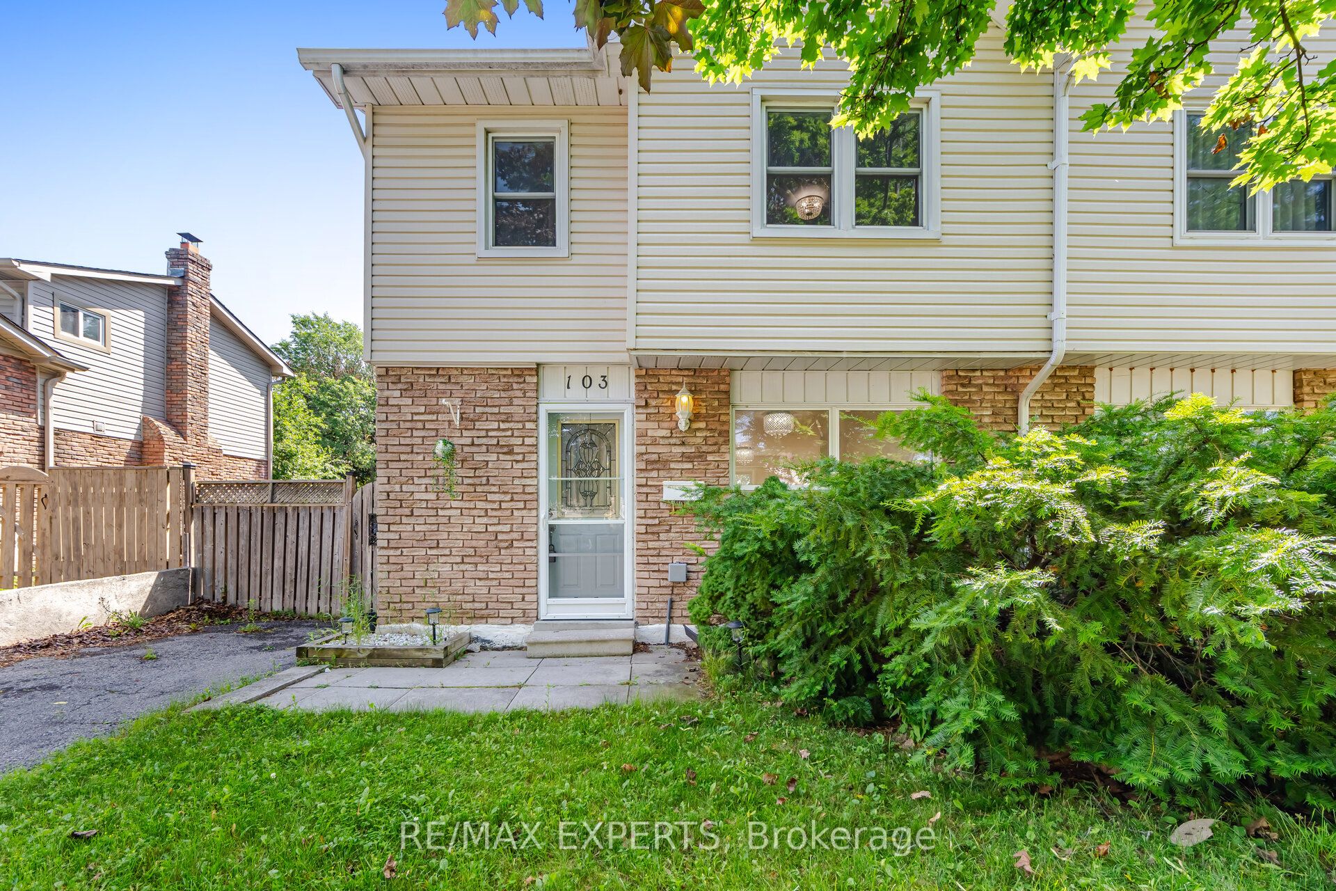 103 Guthrie Crescent, Whitby, ON L1P 1A6 photo 3