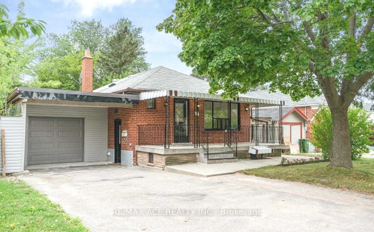 16 Compton Drive Main, Toronto, ON M1R 4A6