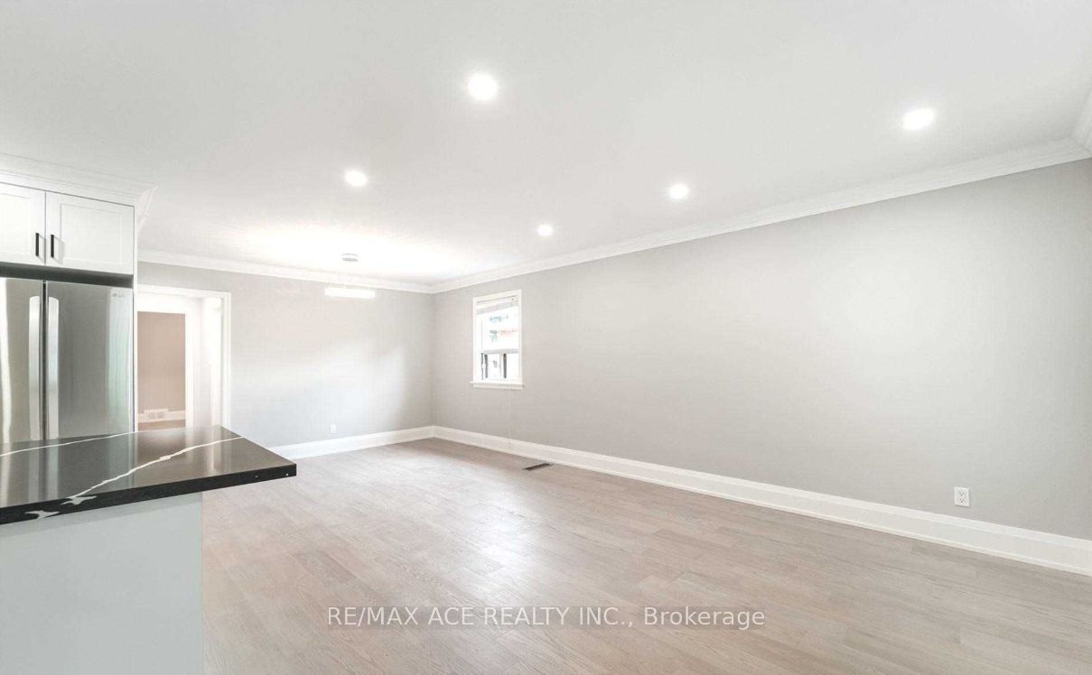 16 Compton Drive Main, Toronto, ON M1R 4A6 photo 2