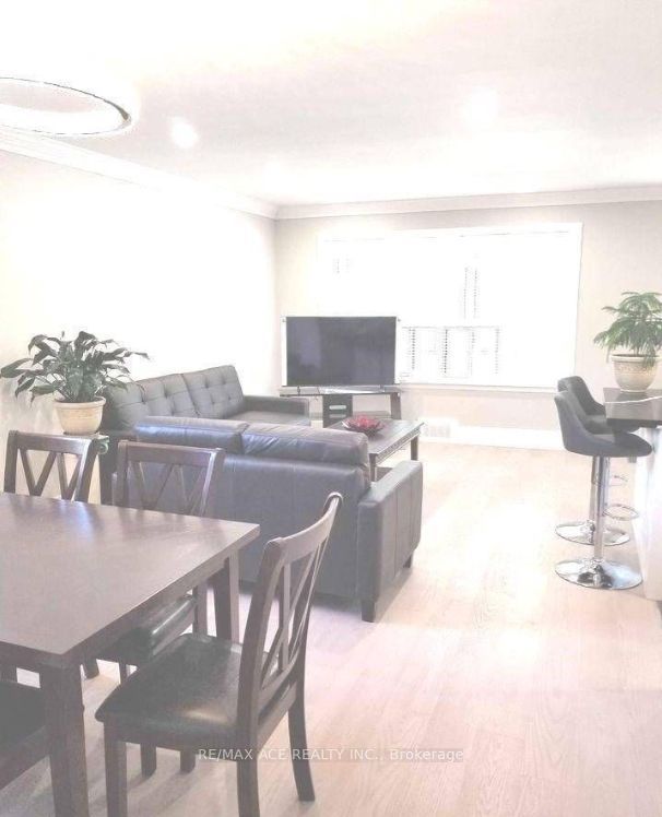 16 Compton Drive Main, Toronto, ON M1R 4A6 photo 3