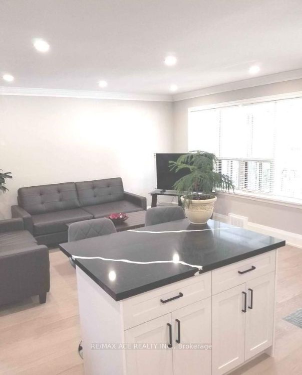 16 Compton Drive Main, Toronto, ON M1R 4A6 photo 4