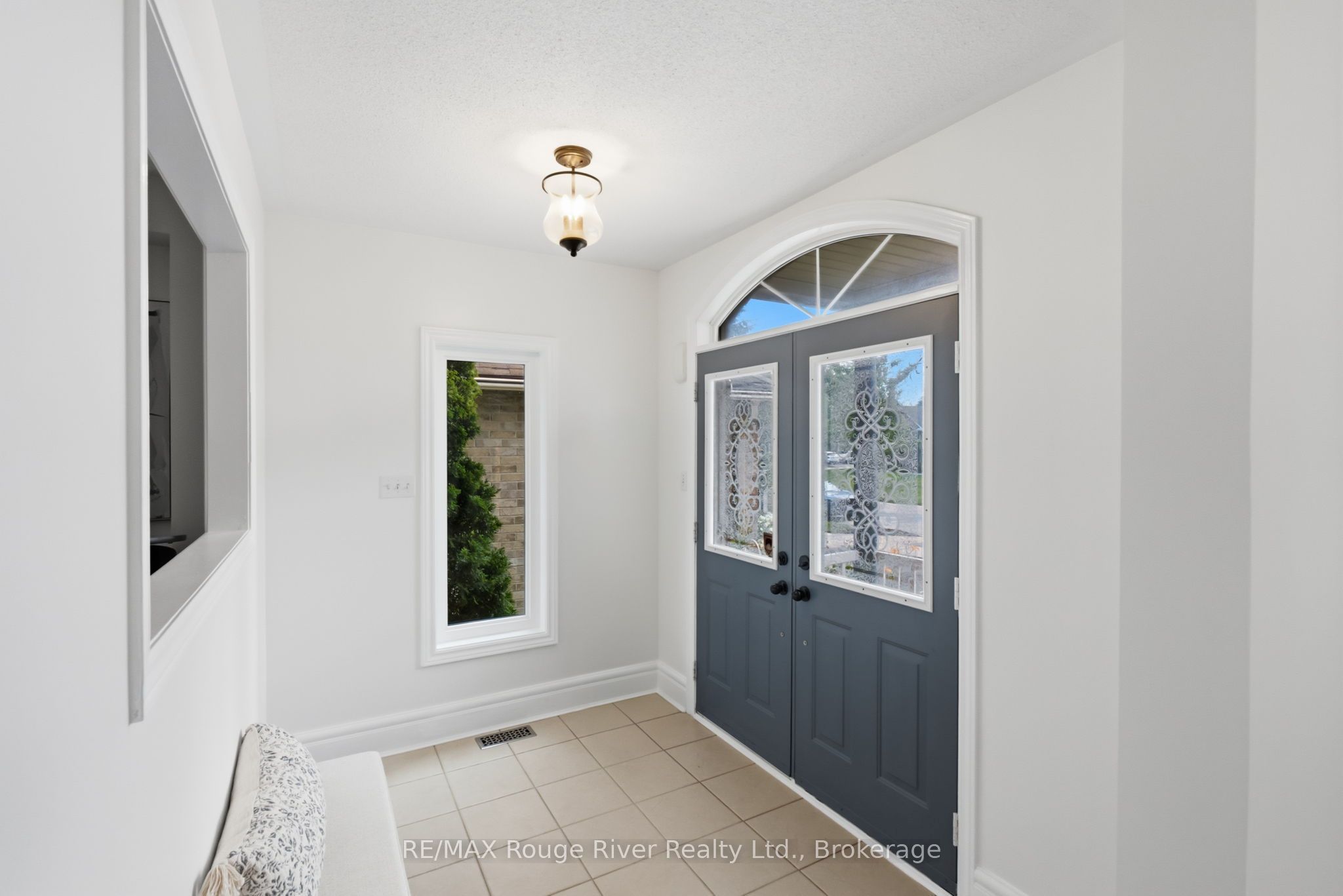17 Floree Street, Whitby, ON L1R 3B2 photo 3