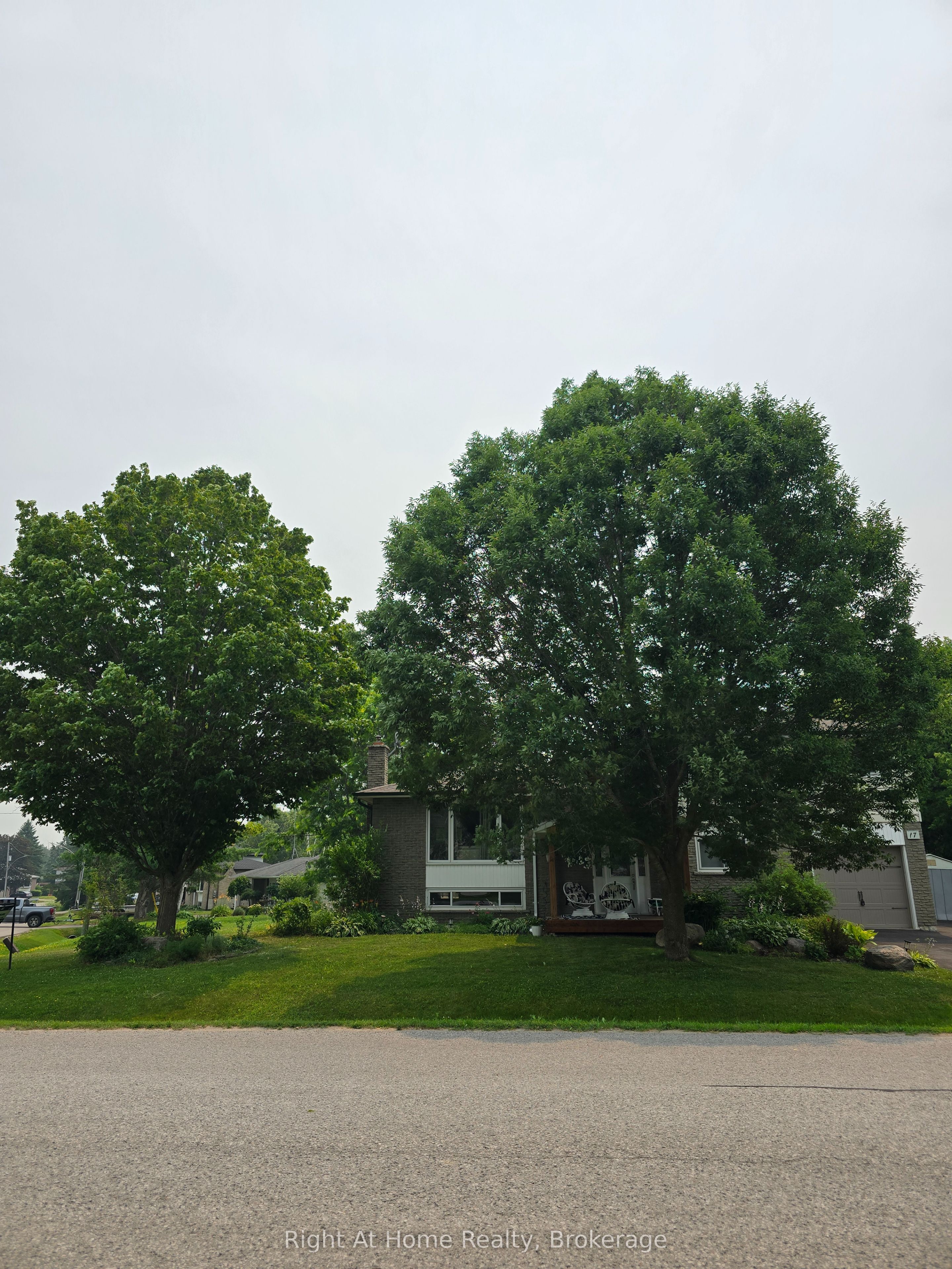17 Crestview Avenue, Scugog, ON L0B 1B0 photo 2