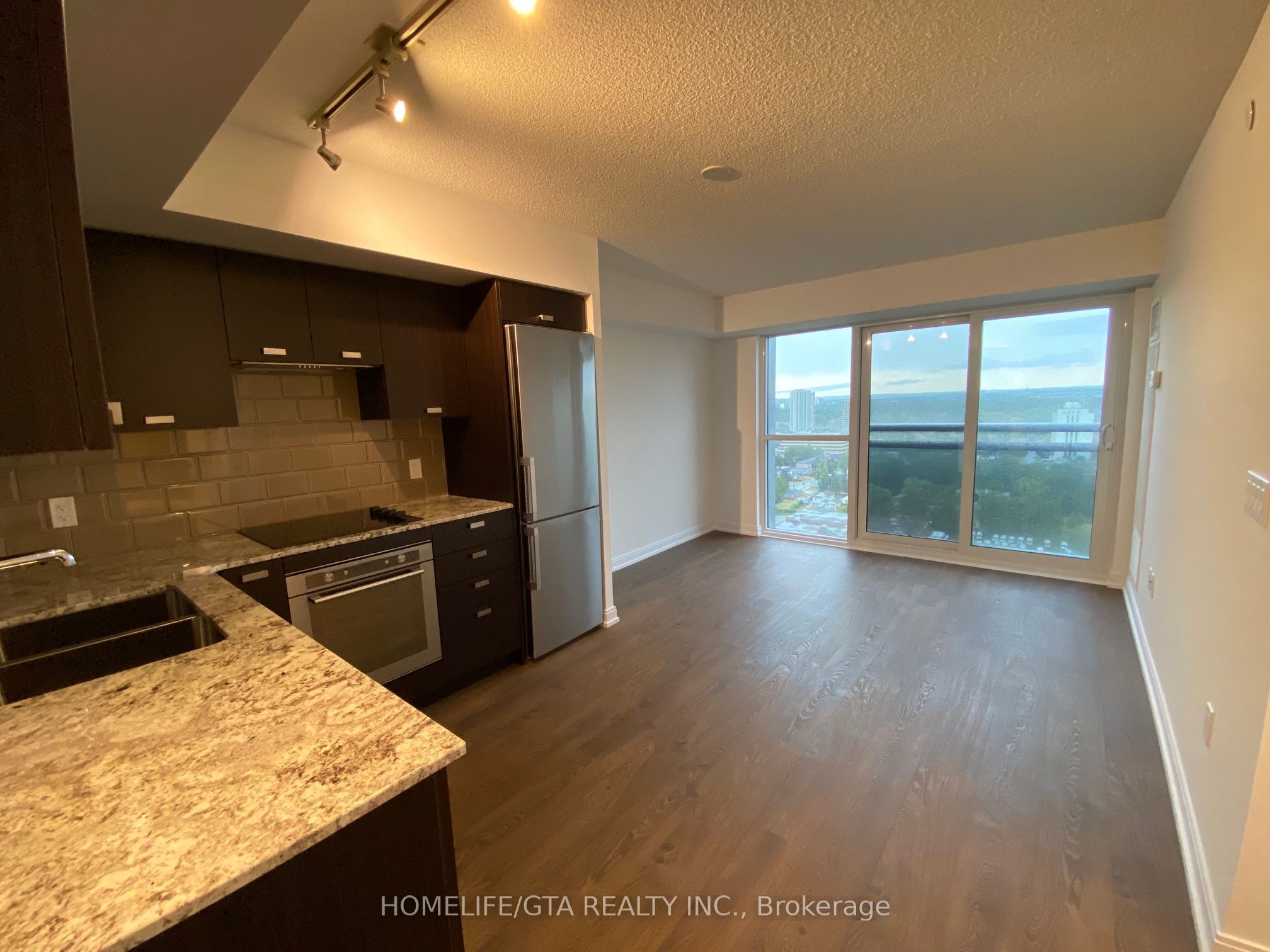 275 Village Green Square 2120, Toronto, ON M1S 0L1 photo 3