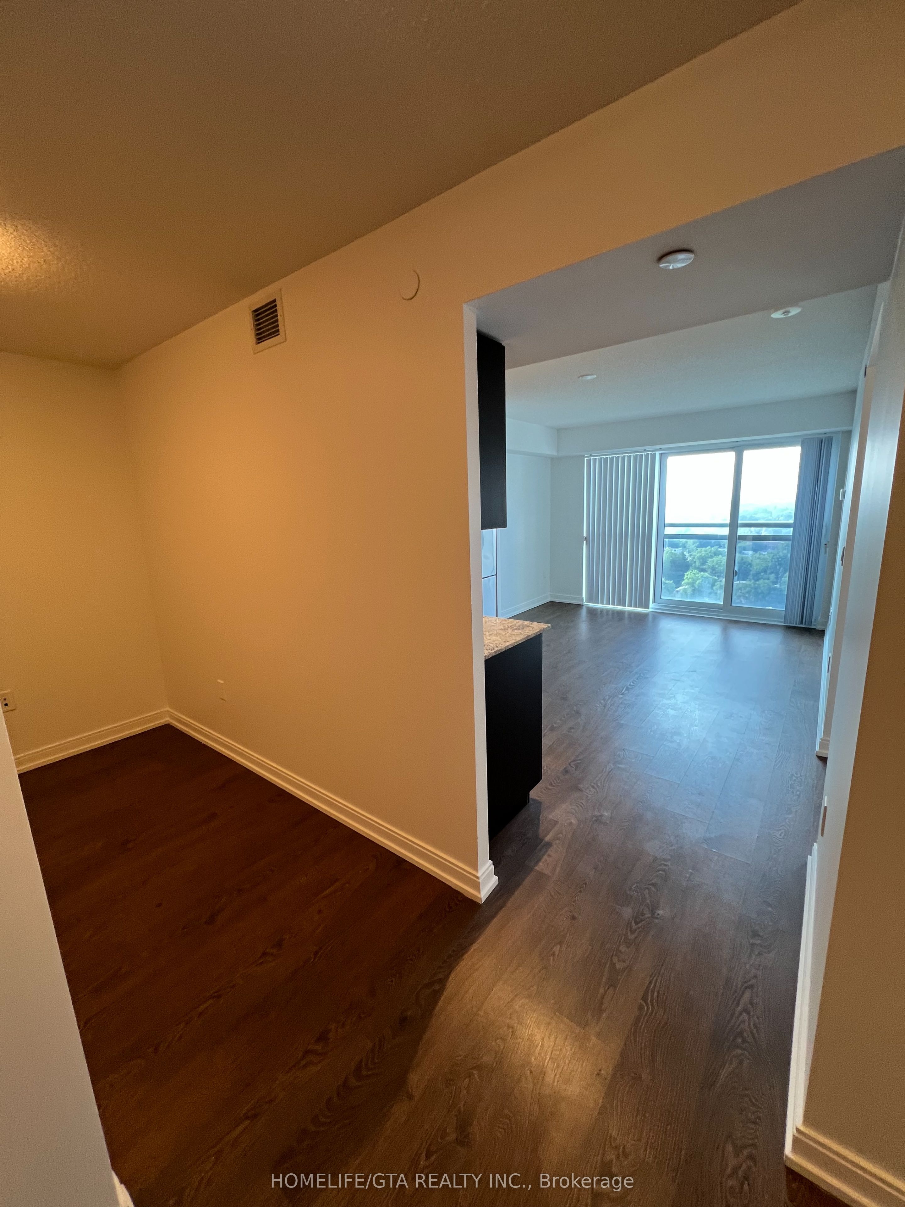 275 Village Green Square 2120, Toronto, ON M1S 0L1 photo 5