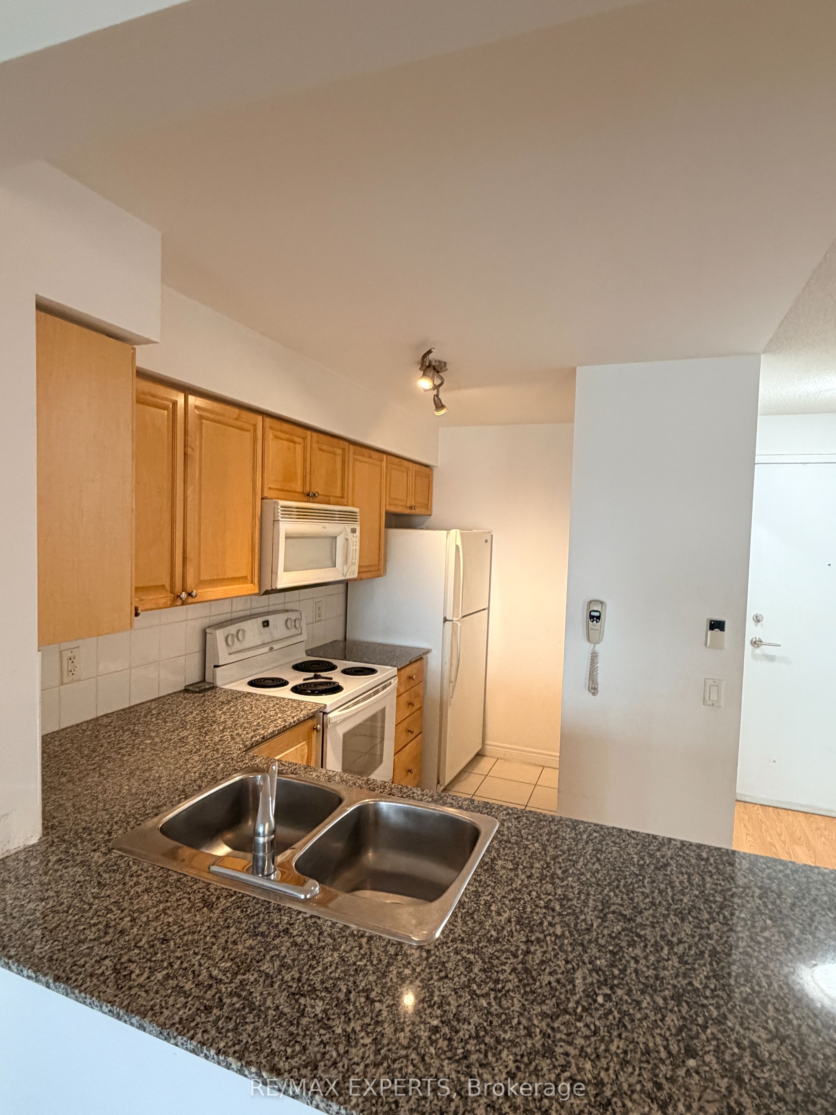 83 Borough Drive 701, Toronto, ON M1P 5E4 photo 3
