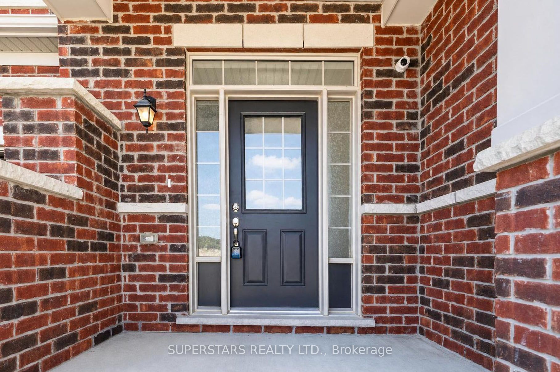 919 Elizabeth Mackenzie Drive, Pickering, ON L1X 0P5 photo 2