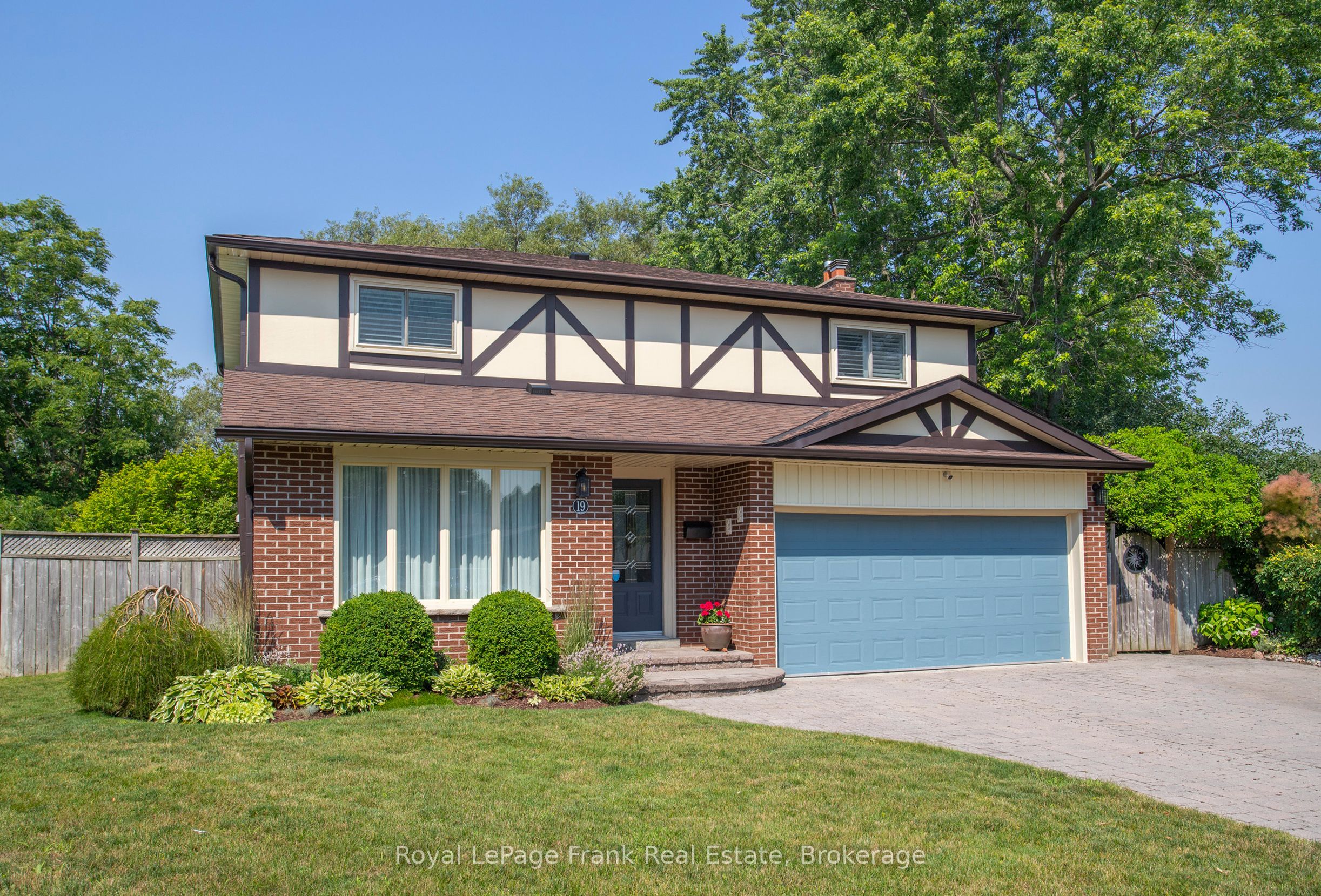 19 Ann Arbour Court, Whitby, ON L1N 5T7 photo 2