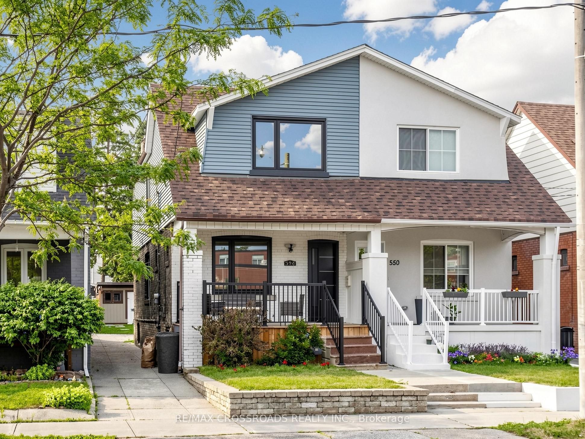 548 Glebeholme Boulevard, Toronto, ON M4C 1V4 photo 2