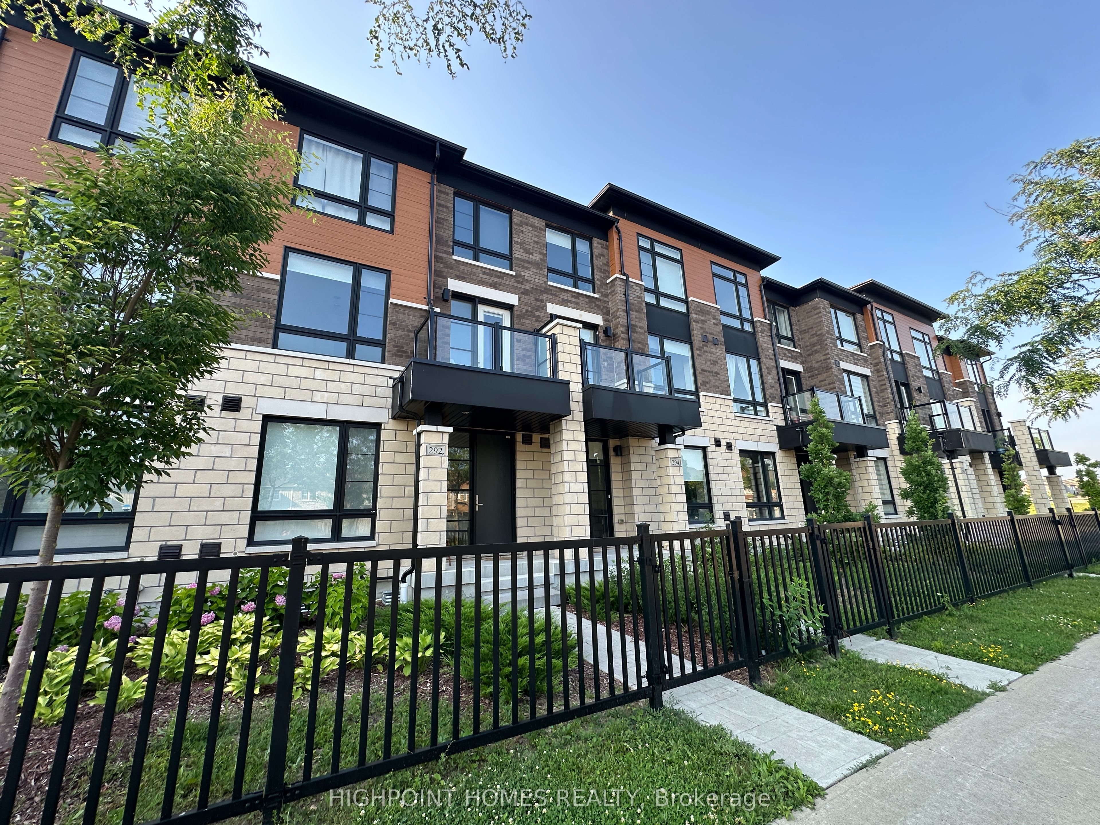 296 Carnwith Drive E, Whitby, ON L1M 2L6 photo 2