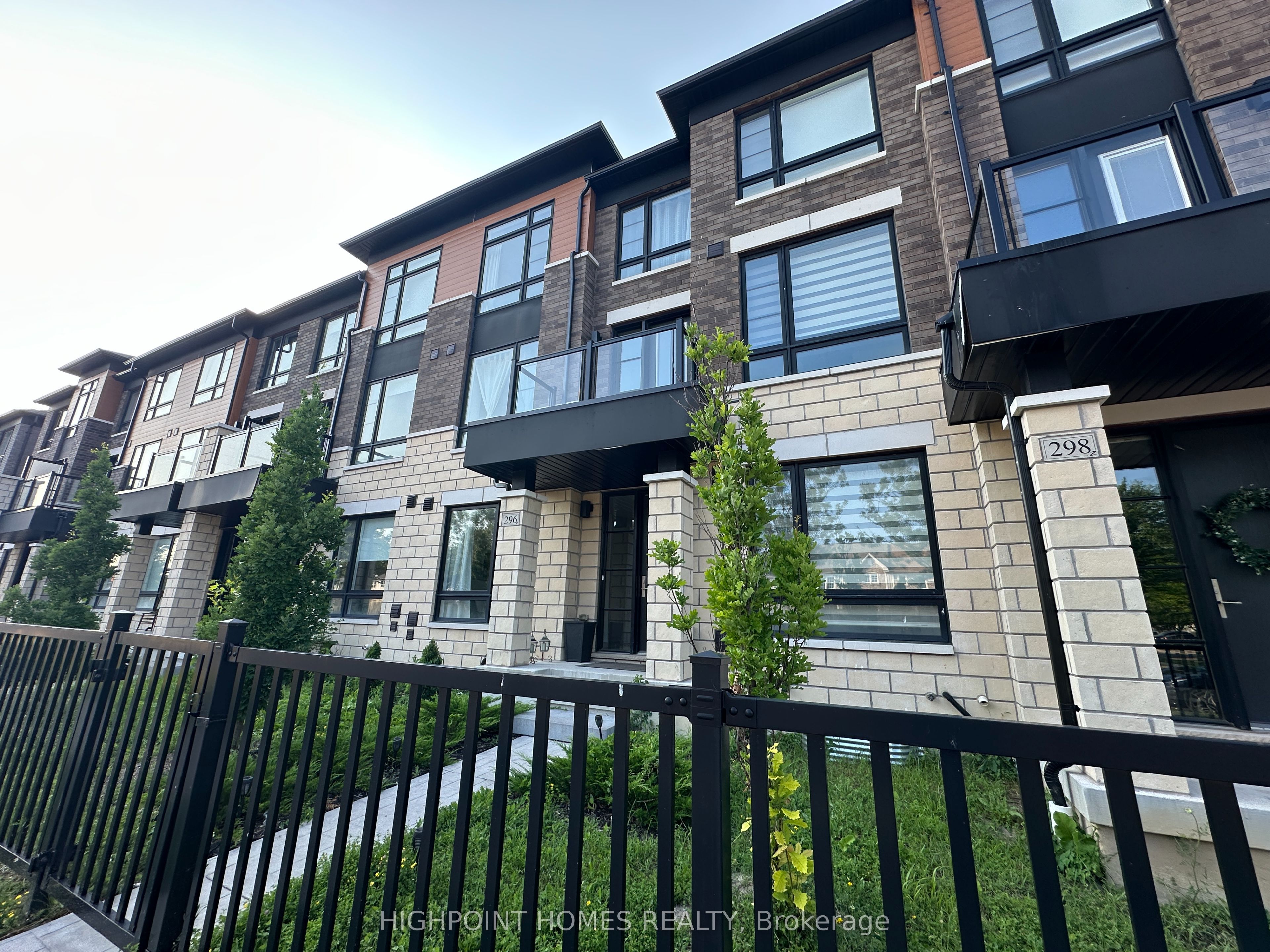 296 Carnwith Drive E, Whitby, ON L1M 2L6 photo 3