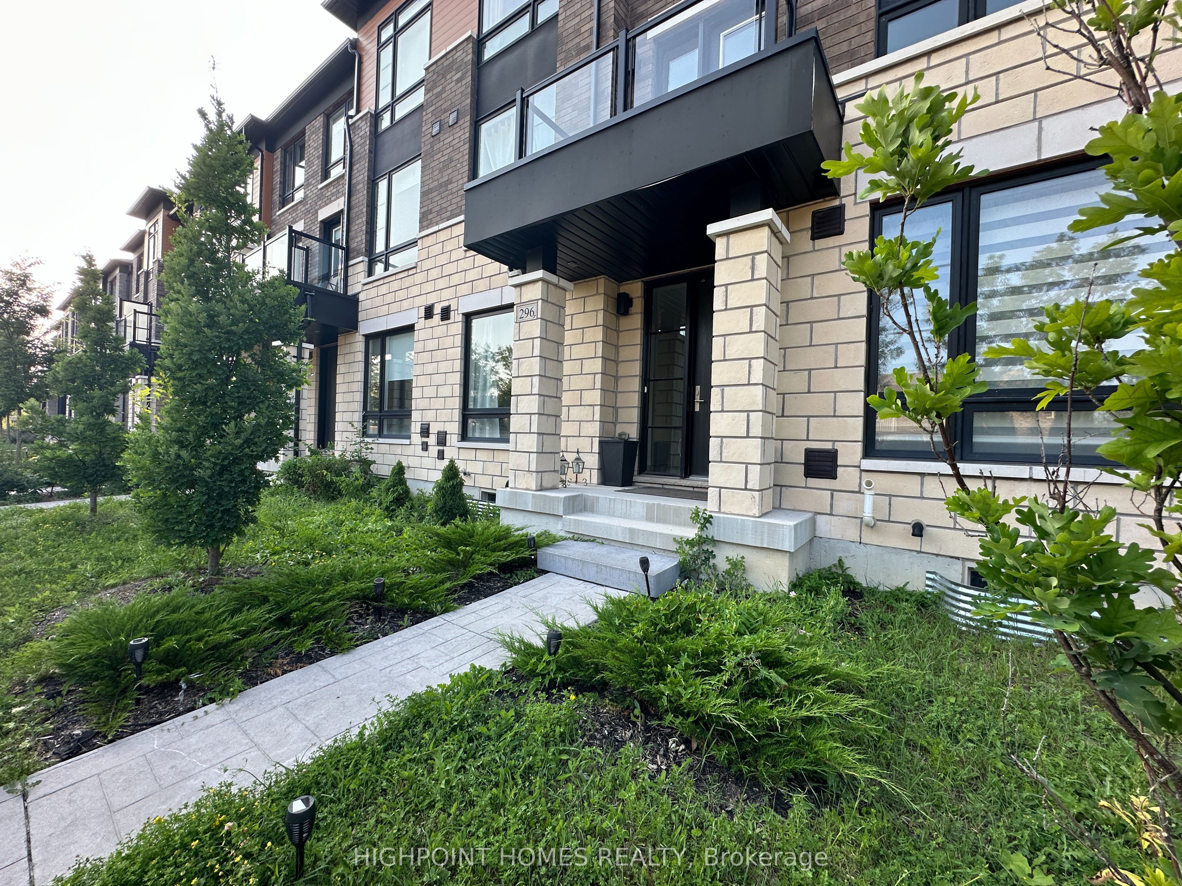 296 Carnwith Drive E, Whitby, ON L1M 2L6 photo 5