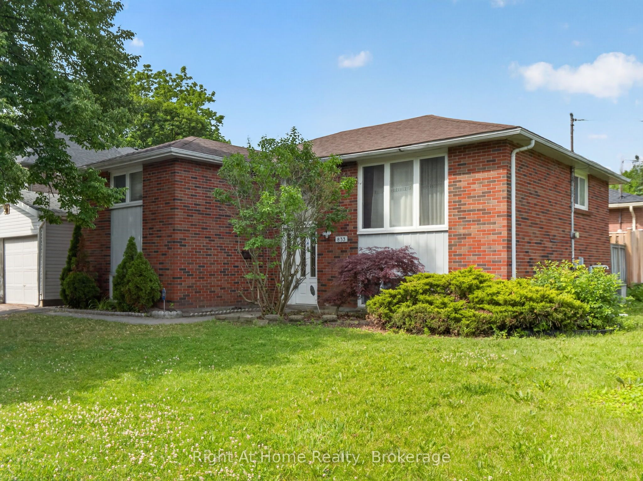 833 Vicki Drive, Pickering, ON L1W 2J4 photo 2