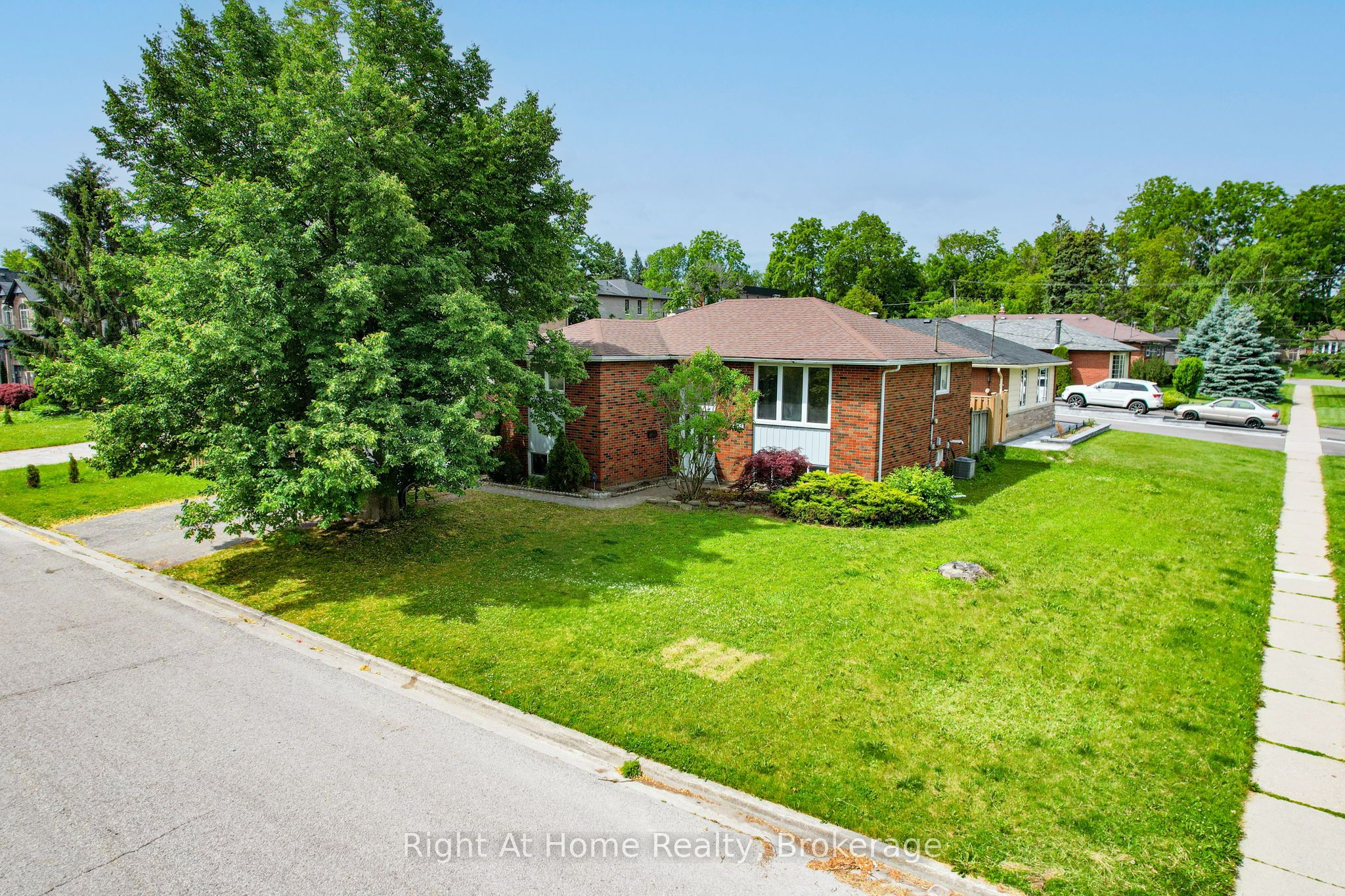 833 Vicki Drive, Pickering, ON L1W 2J4 photo 3