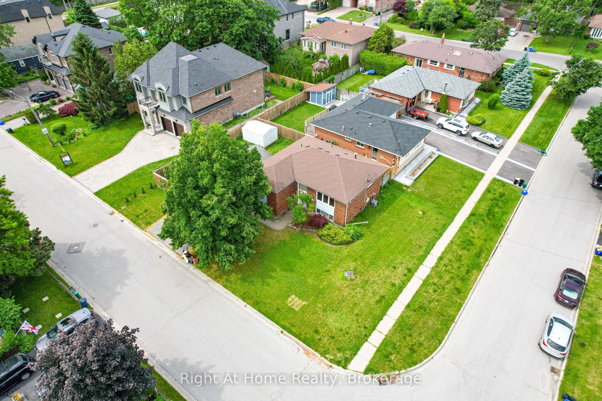 833 Vicki Drive, Pickering, ON L1W 2J4 photo 4