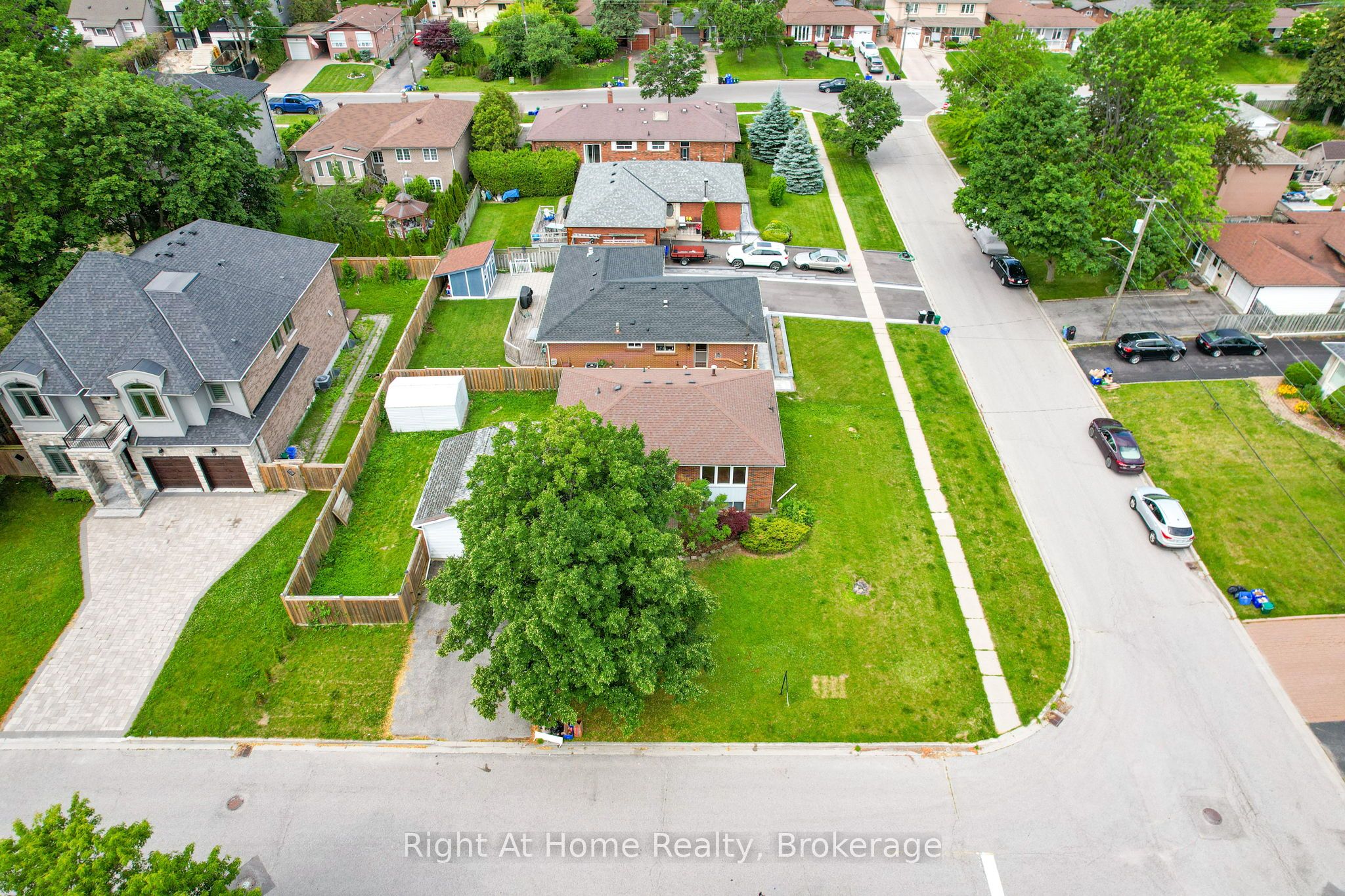 833 Vicki Drive, Pickering, ON L1W 2J4 photo 5