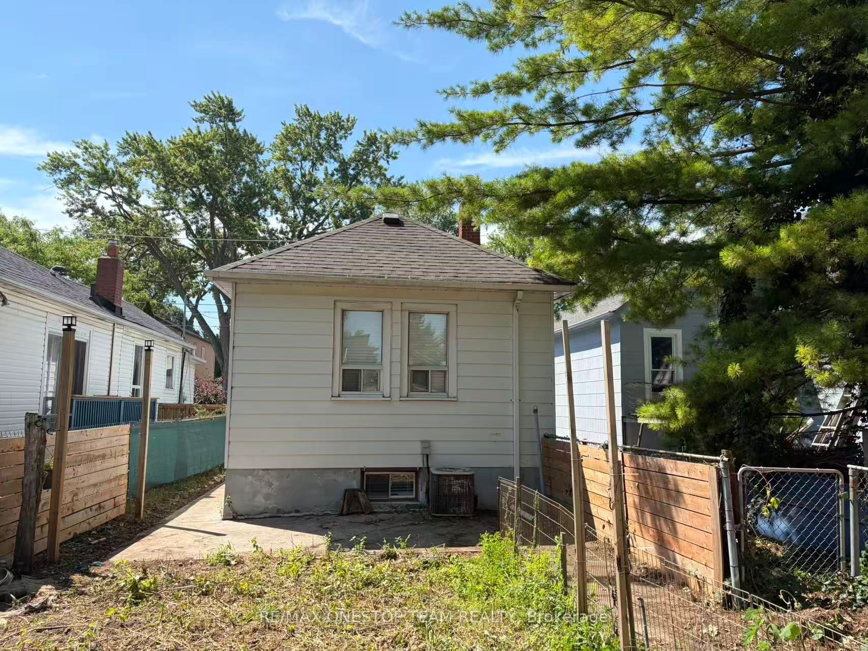 28 Cambrai Avenue, Toronto, ON M4C 2P6 photo 3