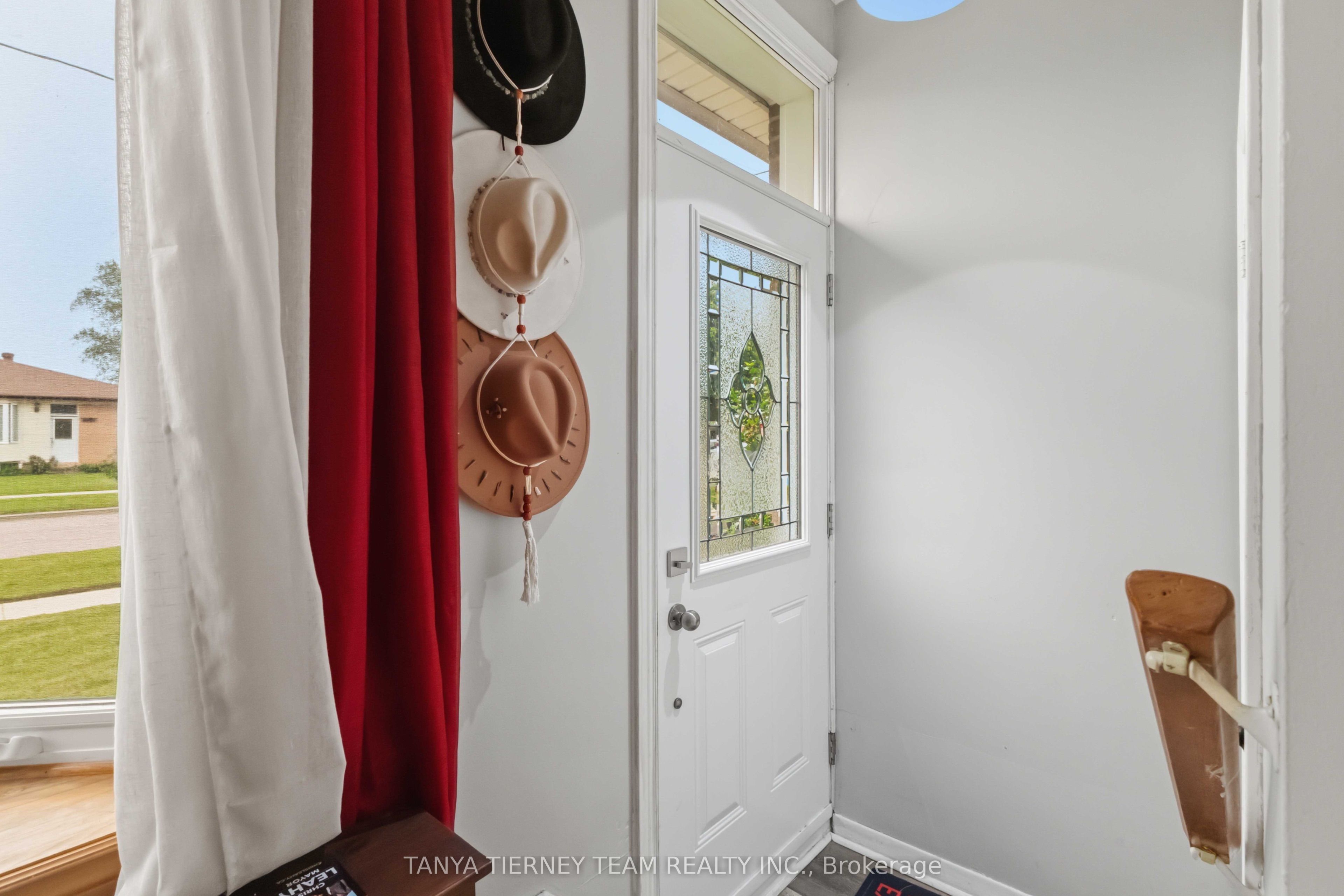 322 Rosedale Drive, Whitby, ON L1N 1Z3 photo 4