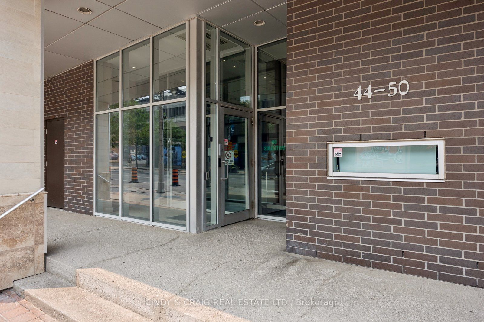 44 Bond Street W 305, Oshawa, ON L1G 6R2 photo 3