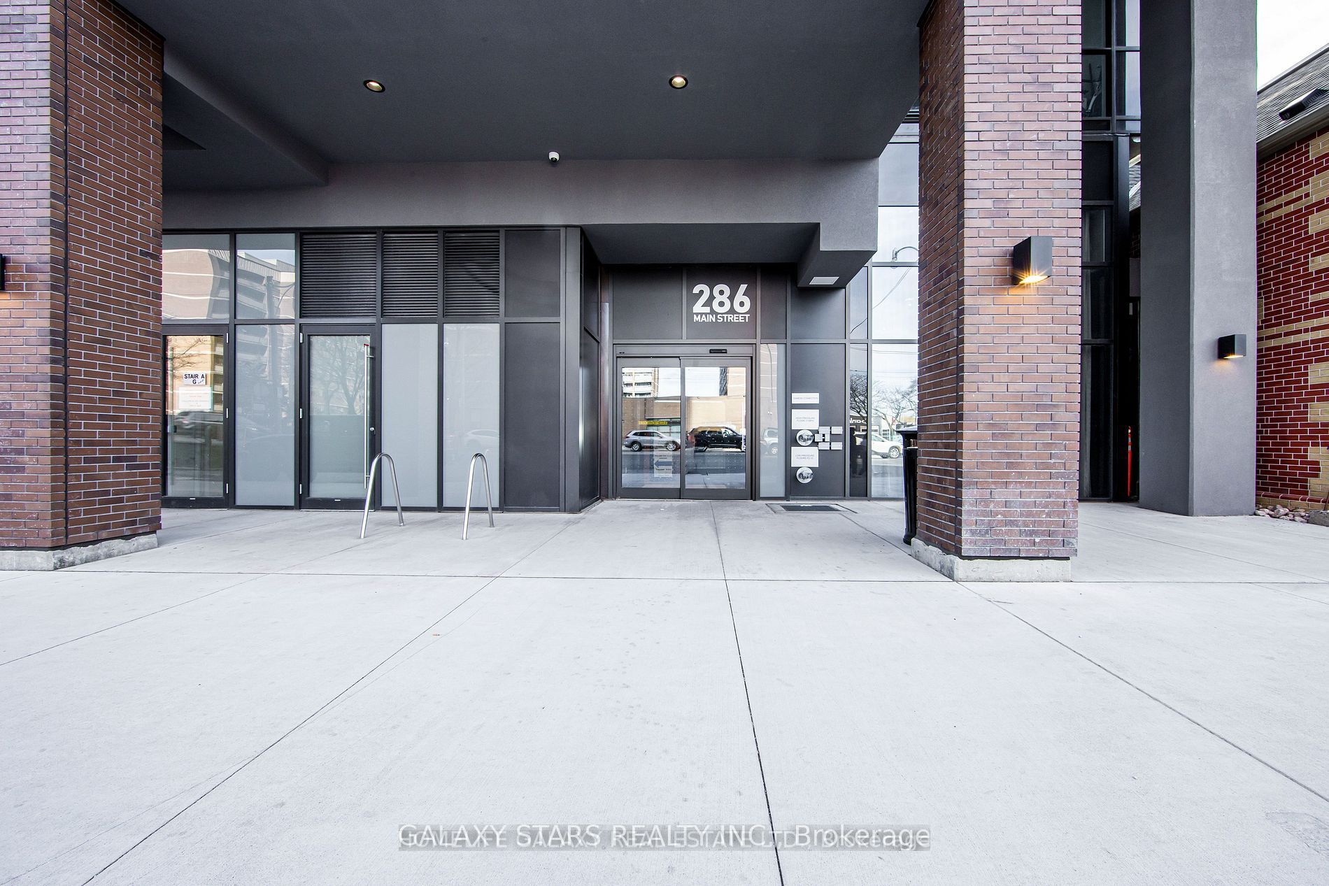 286 Main Street 1607, Toronto, ON M4C 0B3