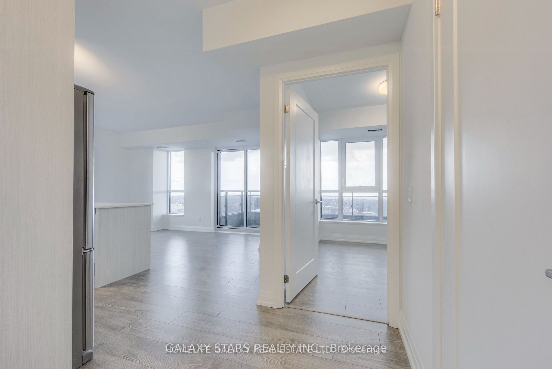 286 Main Street 1607, Toronto, ON M4C 0B3 photo 5