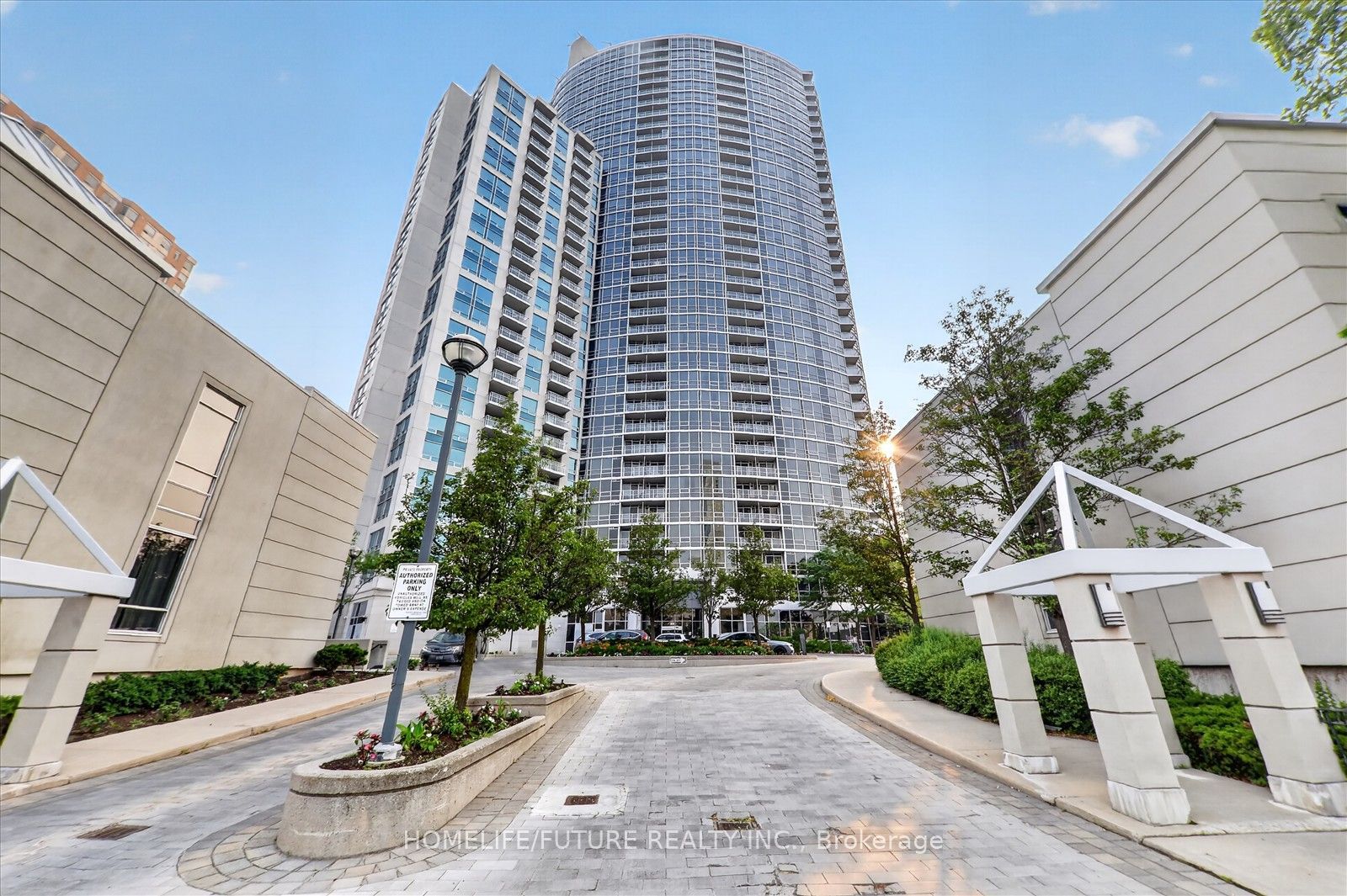 83 Borough Drive 1711, Toronto, ON M1P 5E4