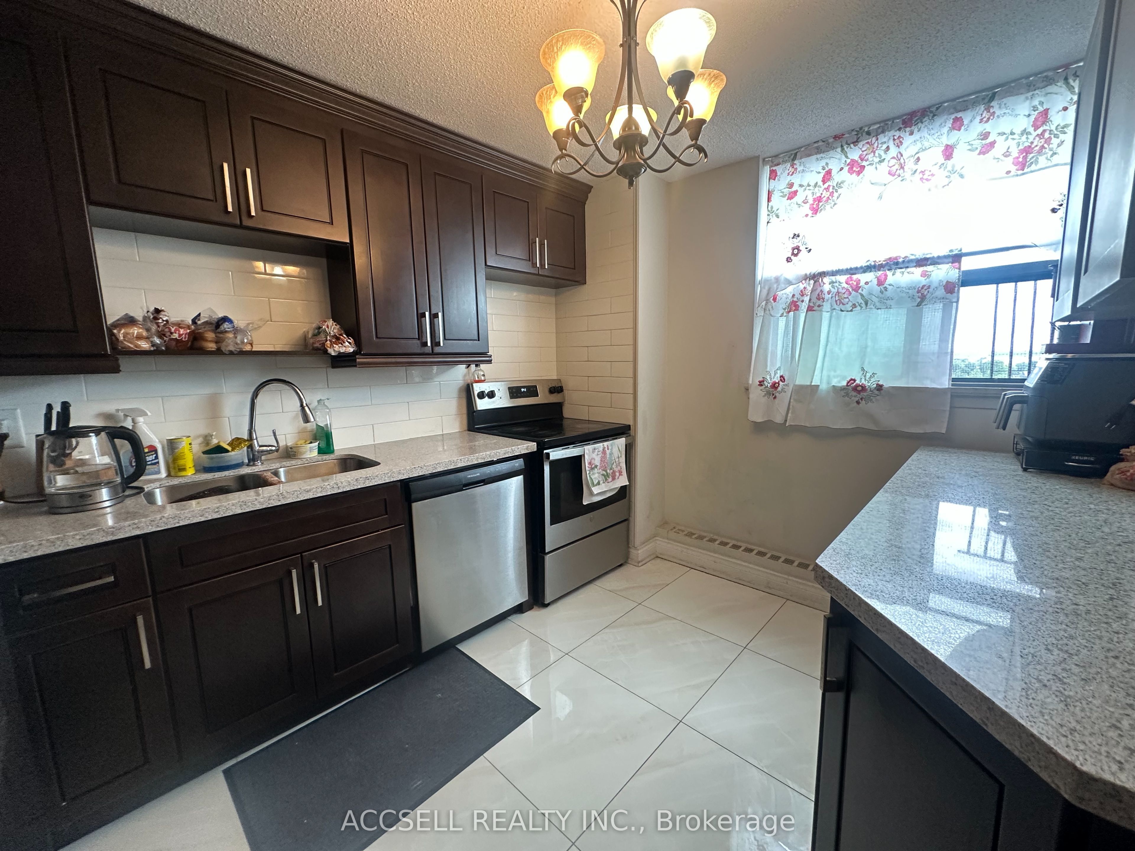 100 Wingarden Court 1109, Toronto, ON M1B 2P4 photo 2