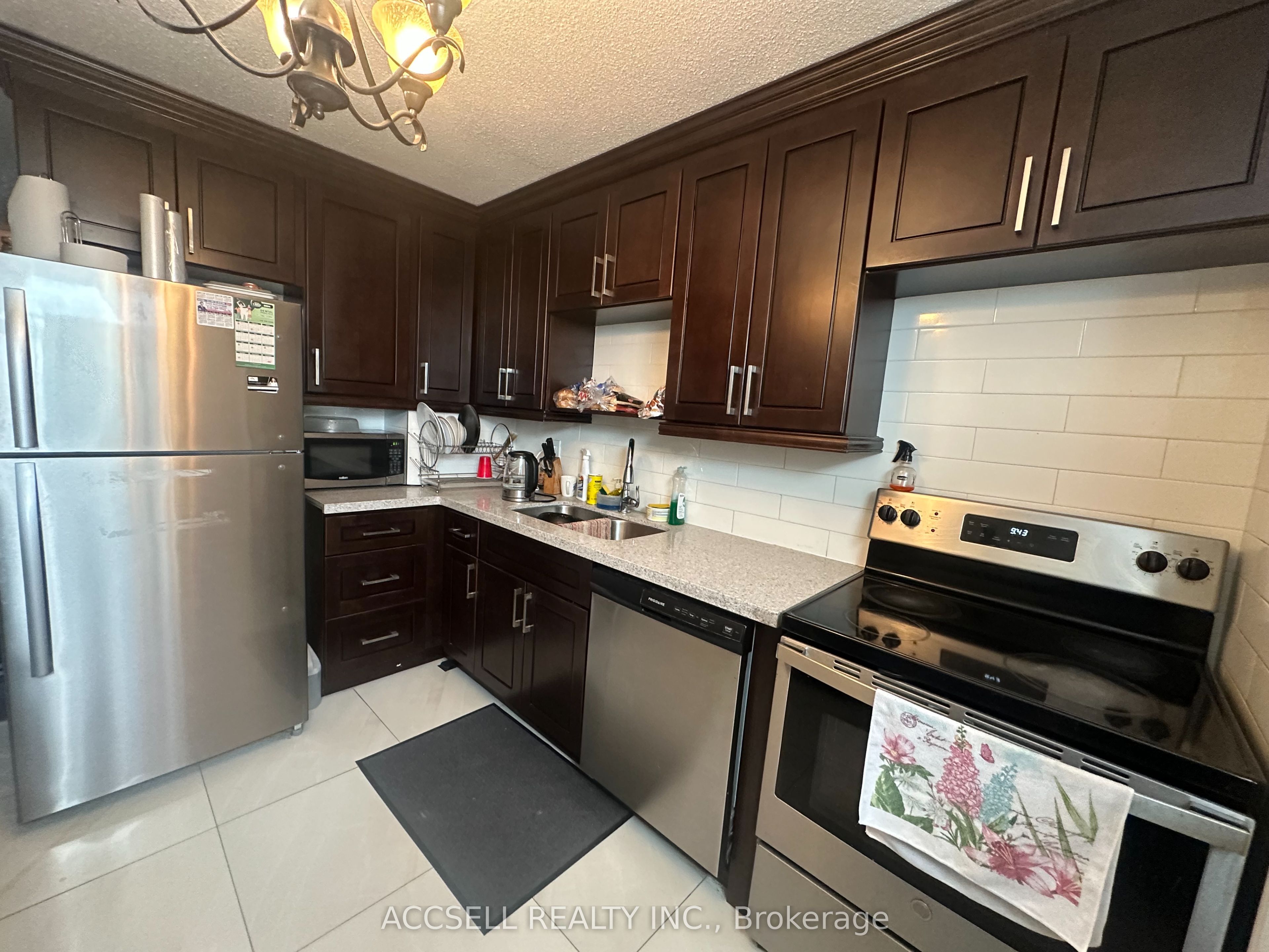 100 Wingarden Court 1109, Toronto, ON M1B 2P4 photo 3