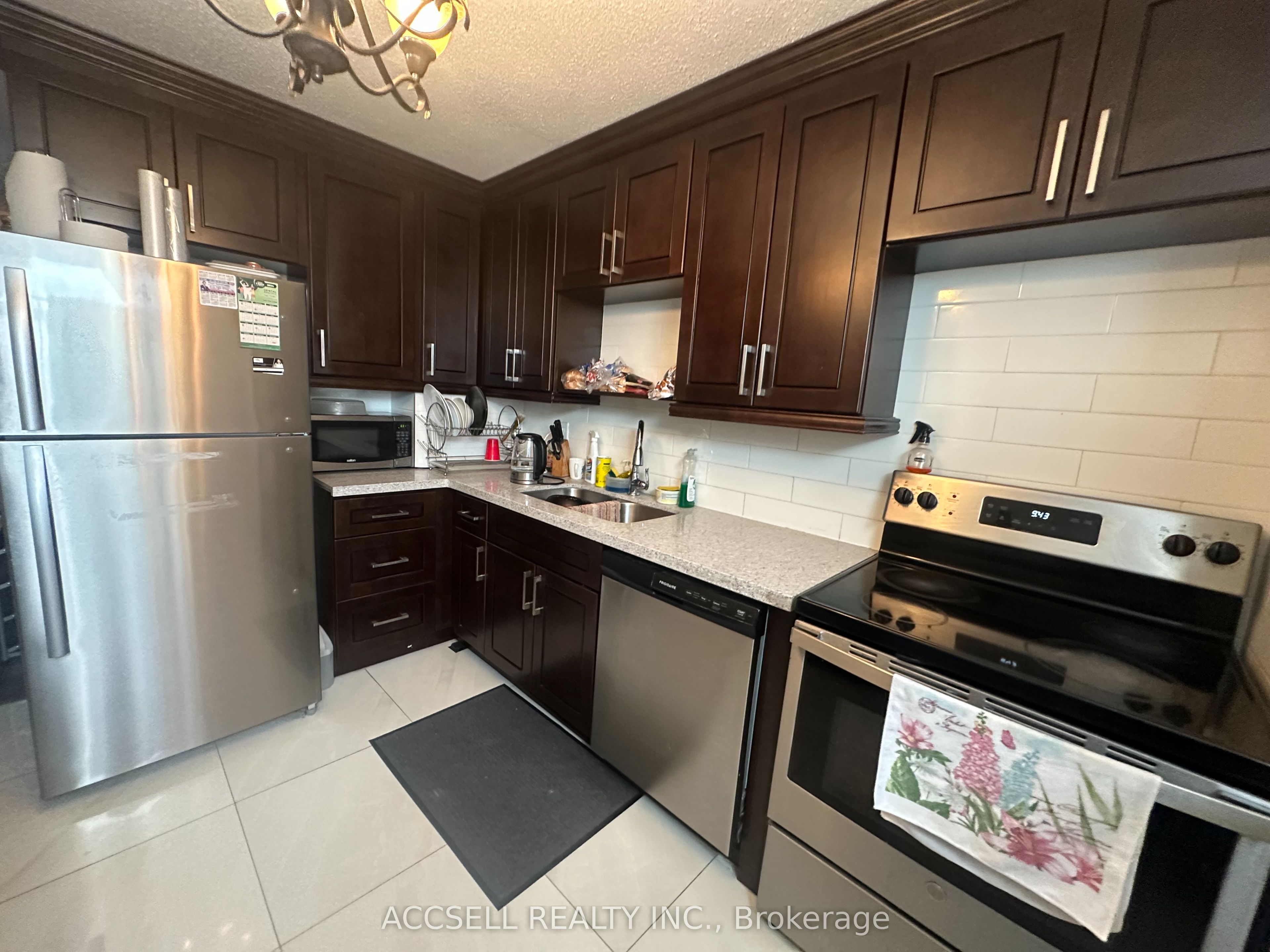 100 Wingarden Court 1109, Toronto, ON M1B 2P4 photo 4