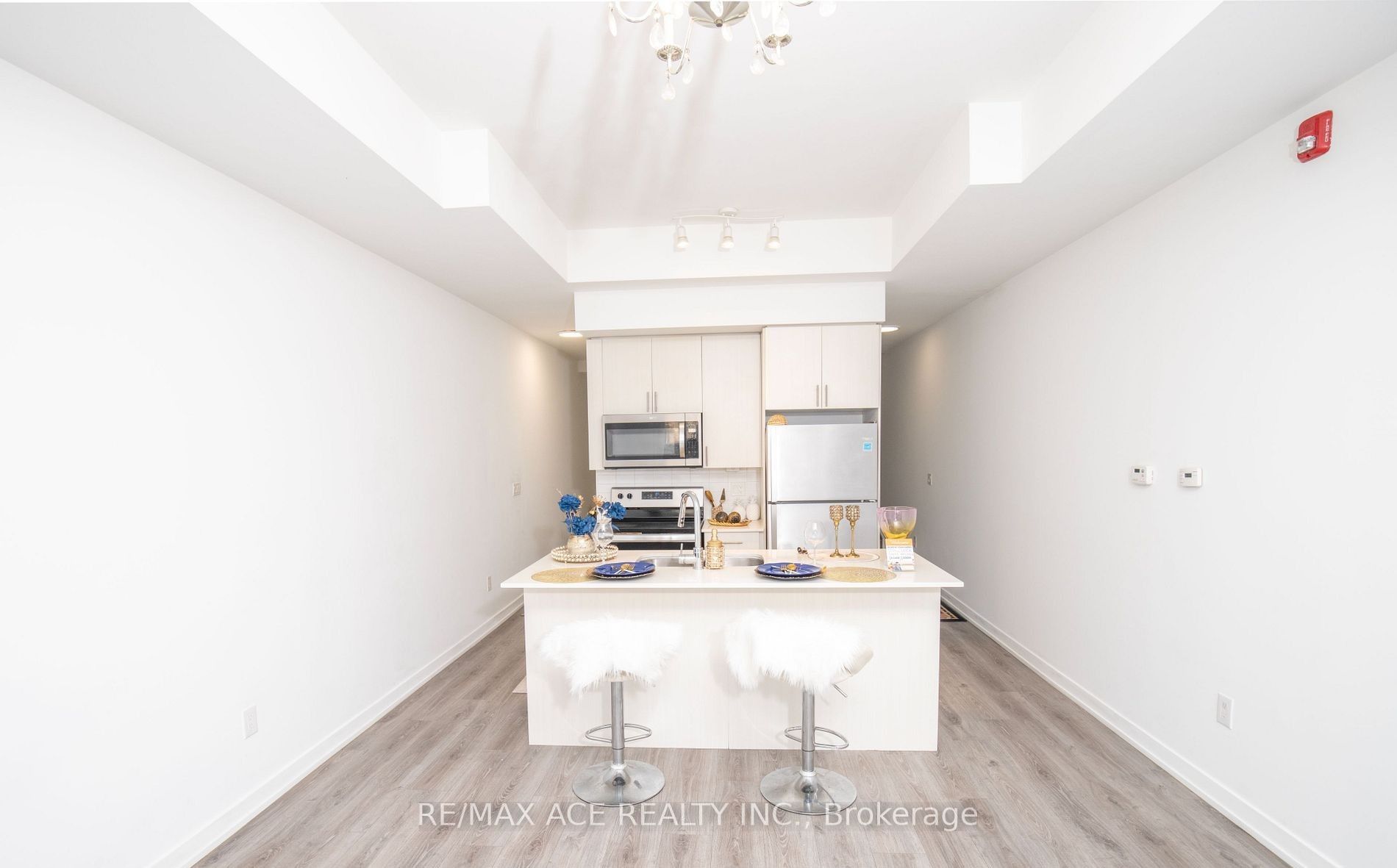 3686 St Clair Avenue E 105, Toronto, ON M1M 0E4 photo 3