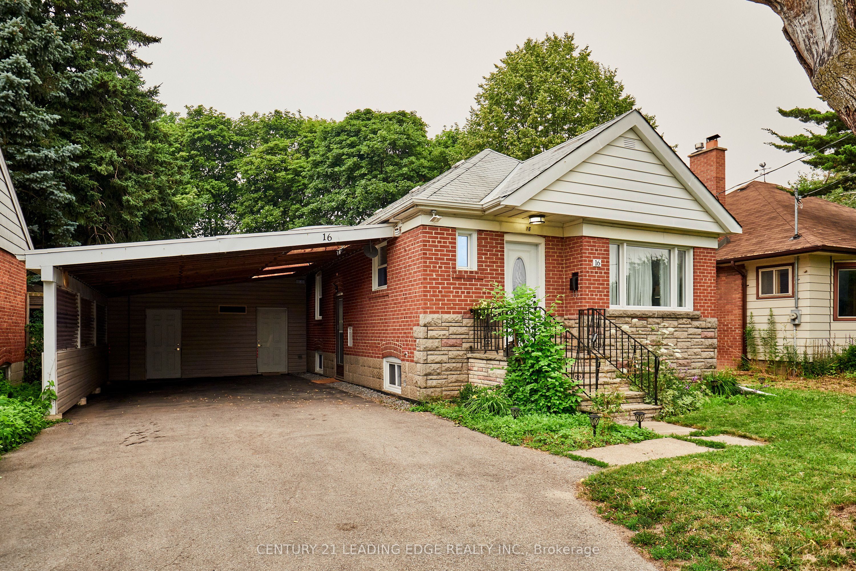 16 McCowan Road, Toronto, ON M1M 3L8