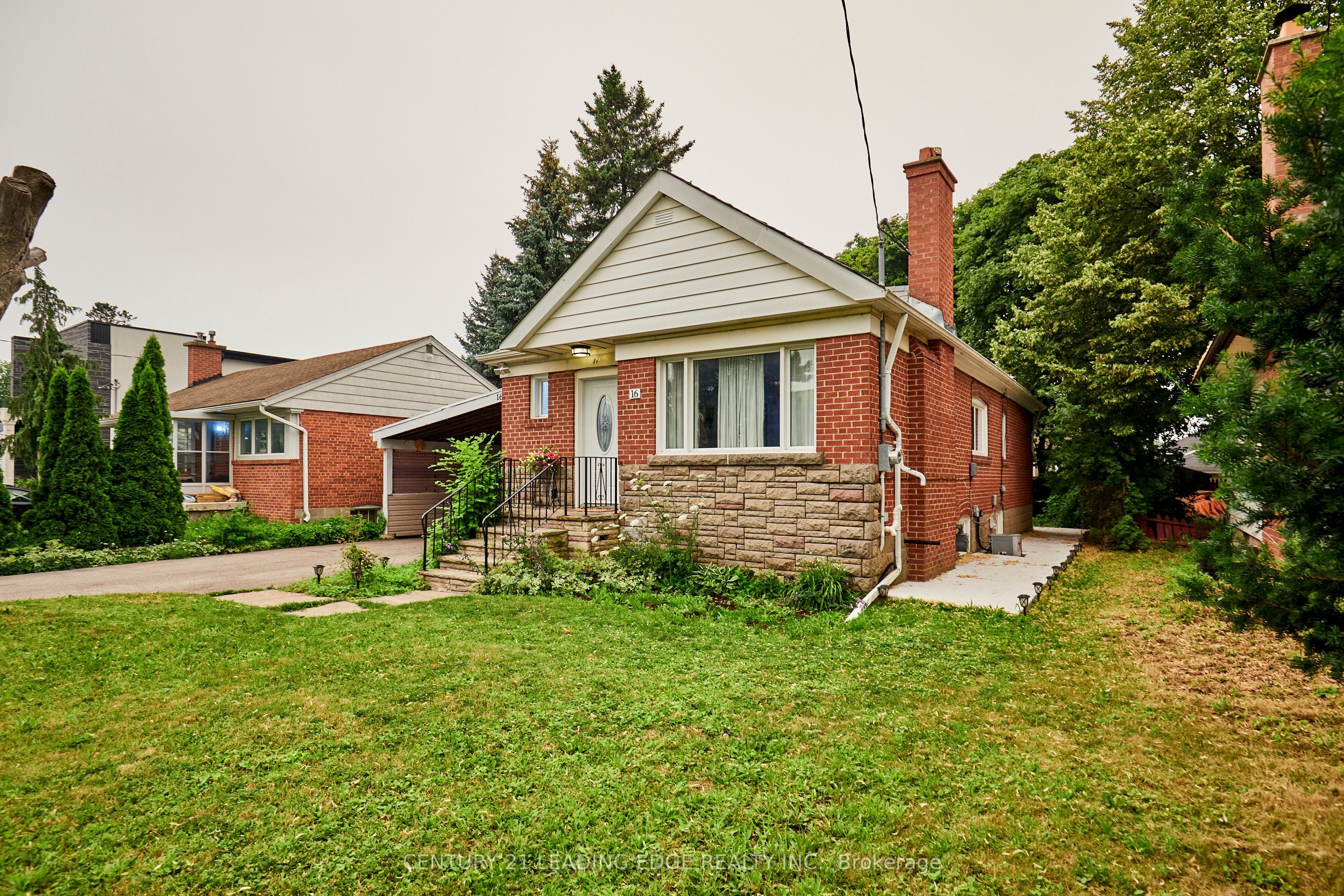 16 McCowan Road, Toronto, ON M1M 3L8 photo 2