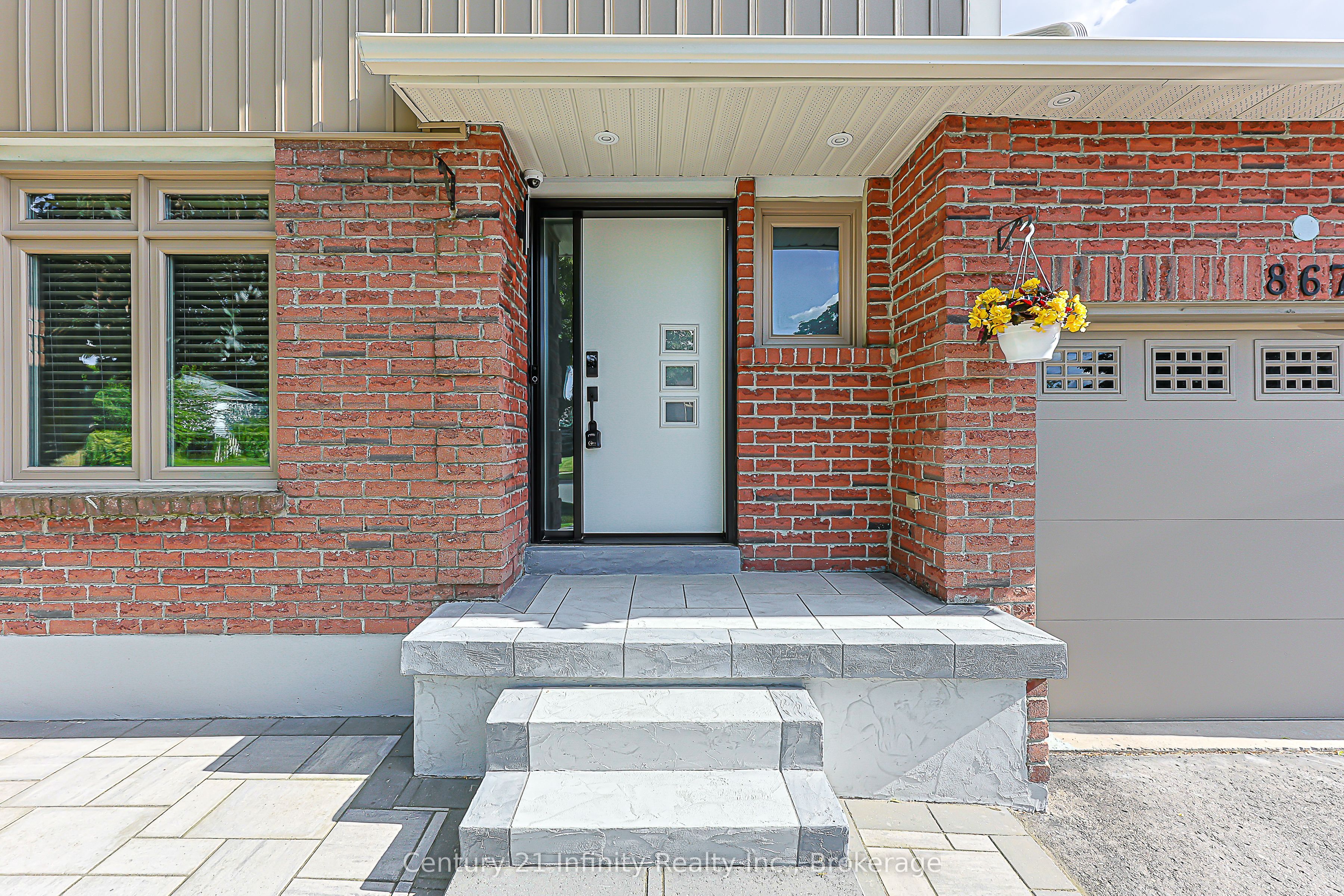 867 Renaissance Drive, Oshawa, ON L1J 8K6 photo 2