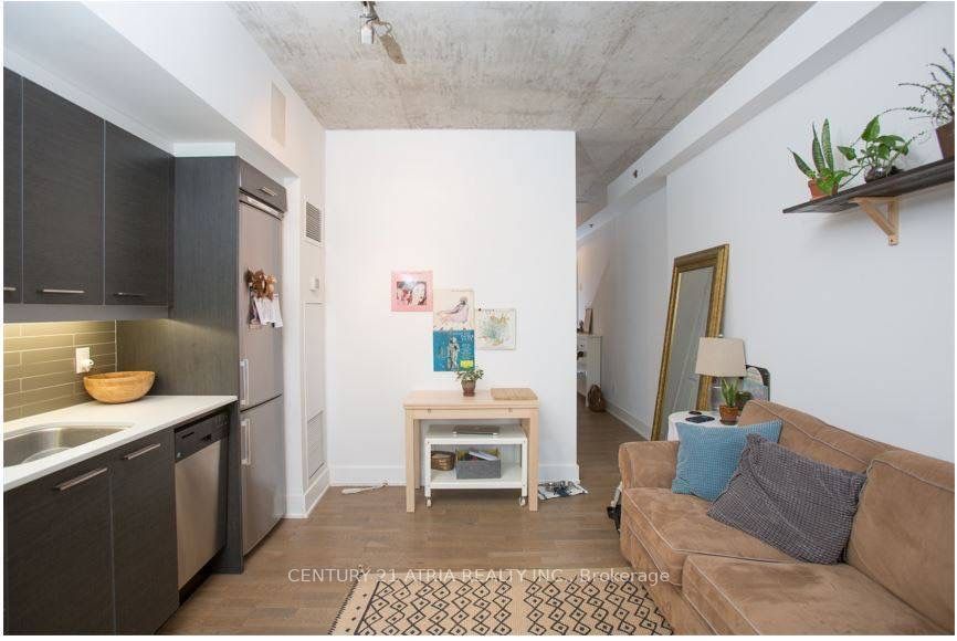 630 Queen Street 204, Toronto, ON M4M 1G3 photo 2