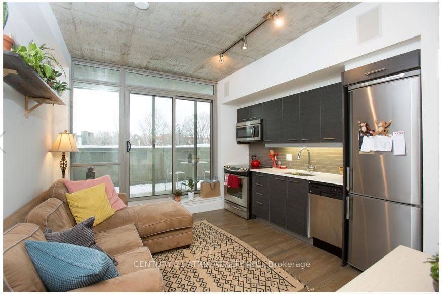 630 Queen Street 204, Toronto, ON M4M 1G3 photo 3