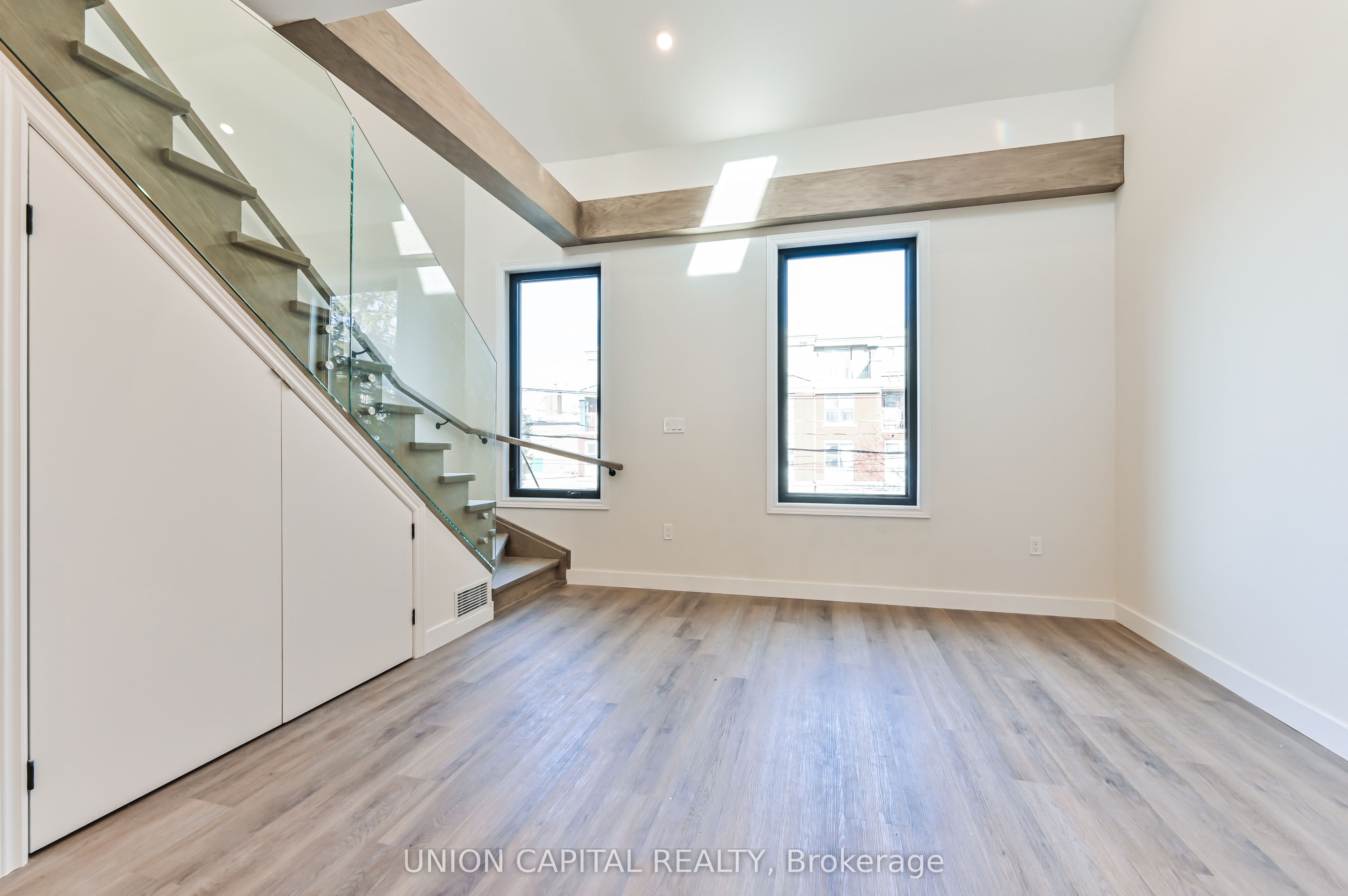 180 Broadview Avenue 2, Toronto, ON M4M 2G5 photo 3