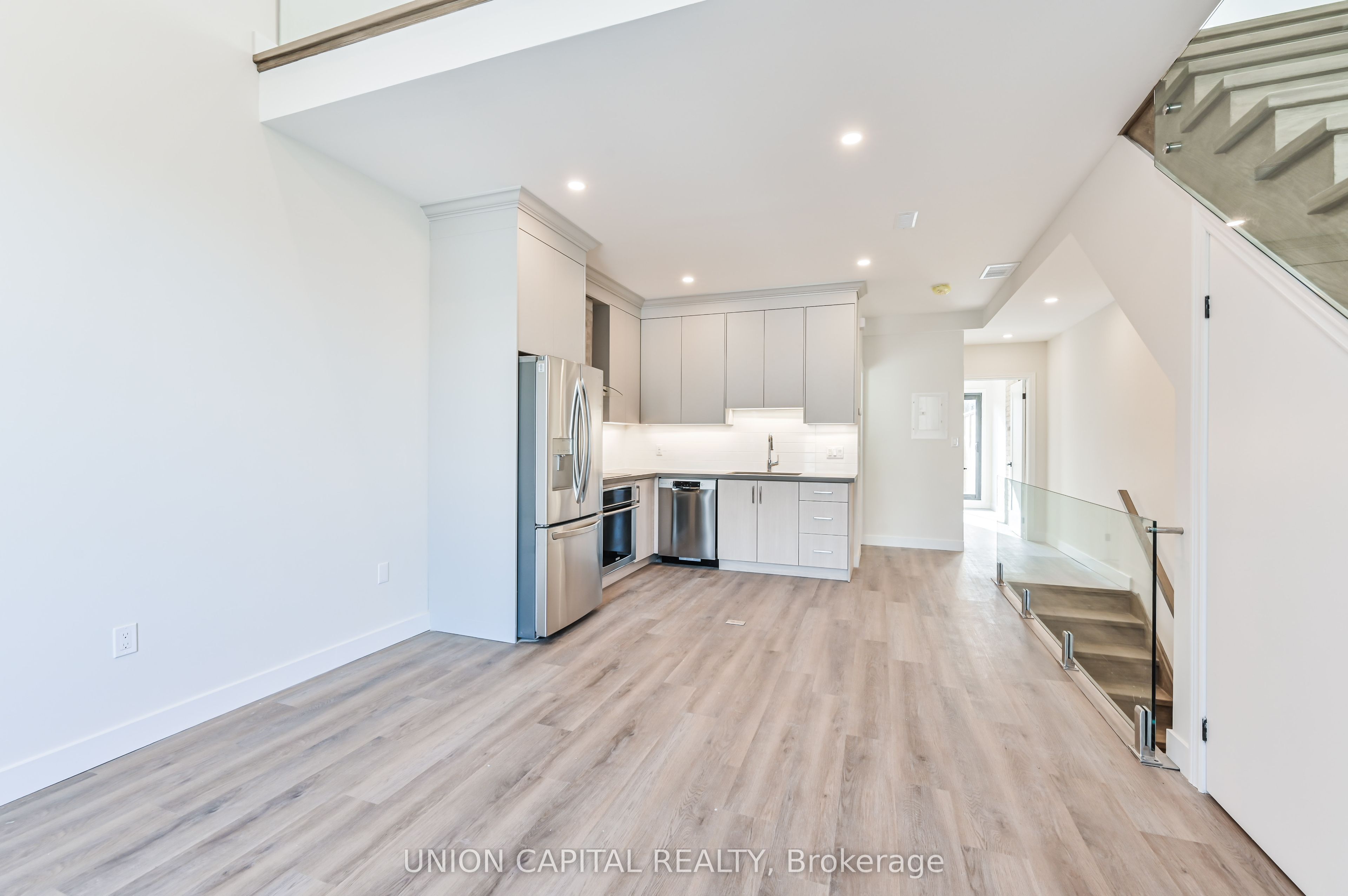 180 Broadview Avenue 2, Toronto, ON M4M 2G5 photo 4
