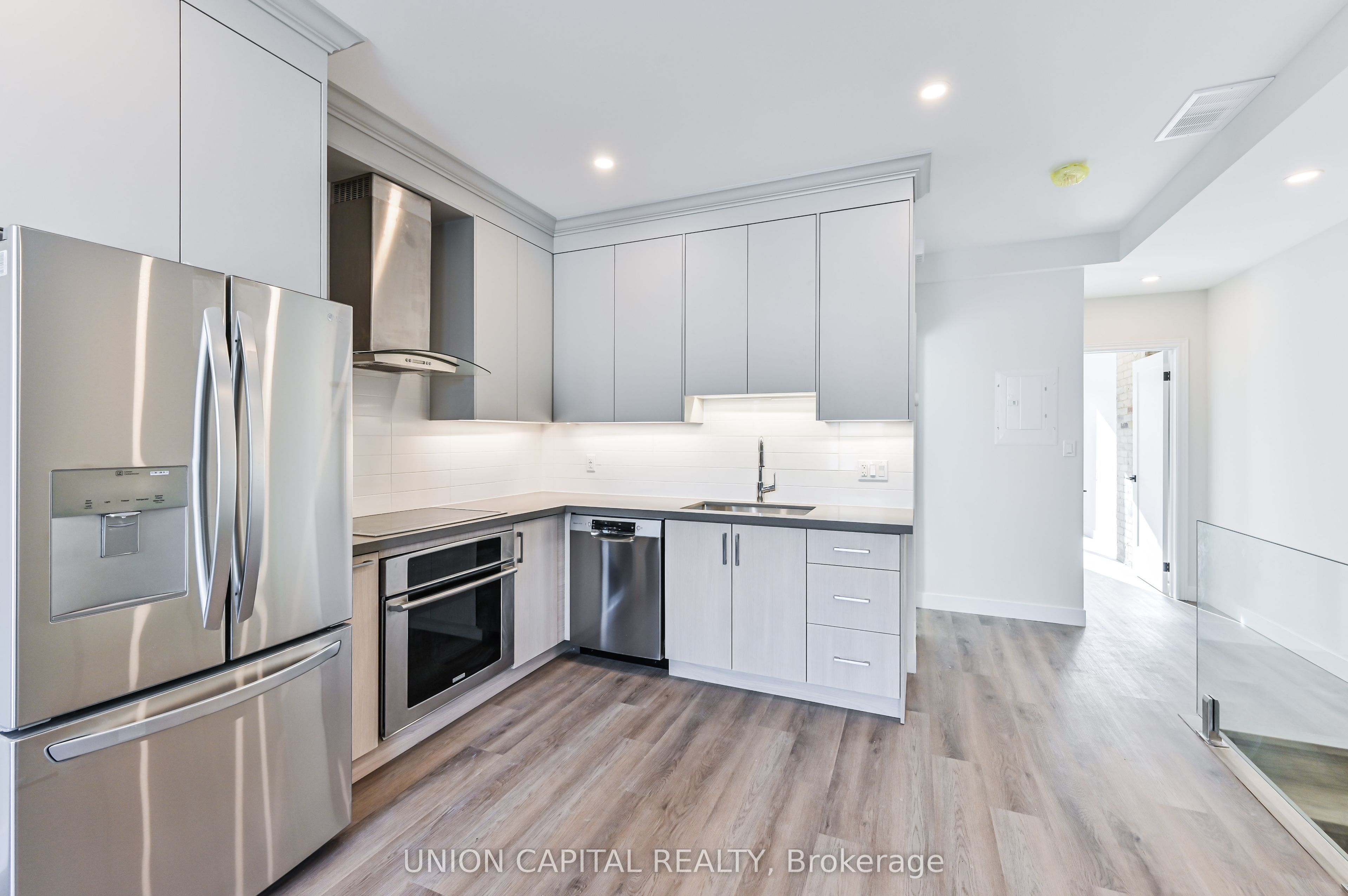 180 Broadview Avenue 2, Toronto, ON M4M 2G5 photo 5
